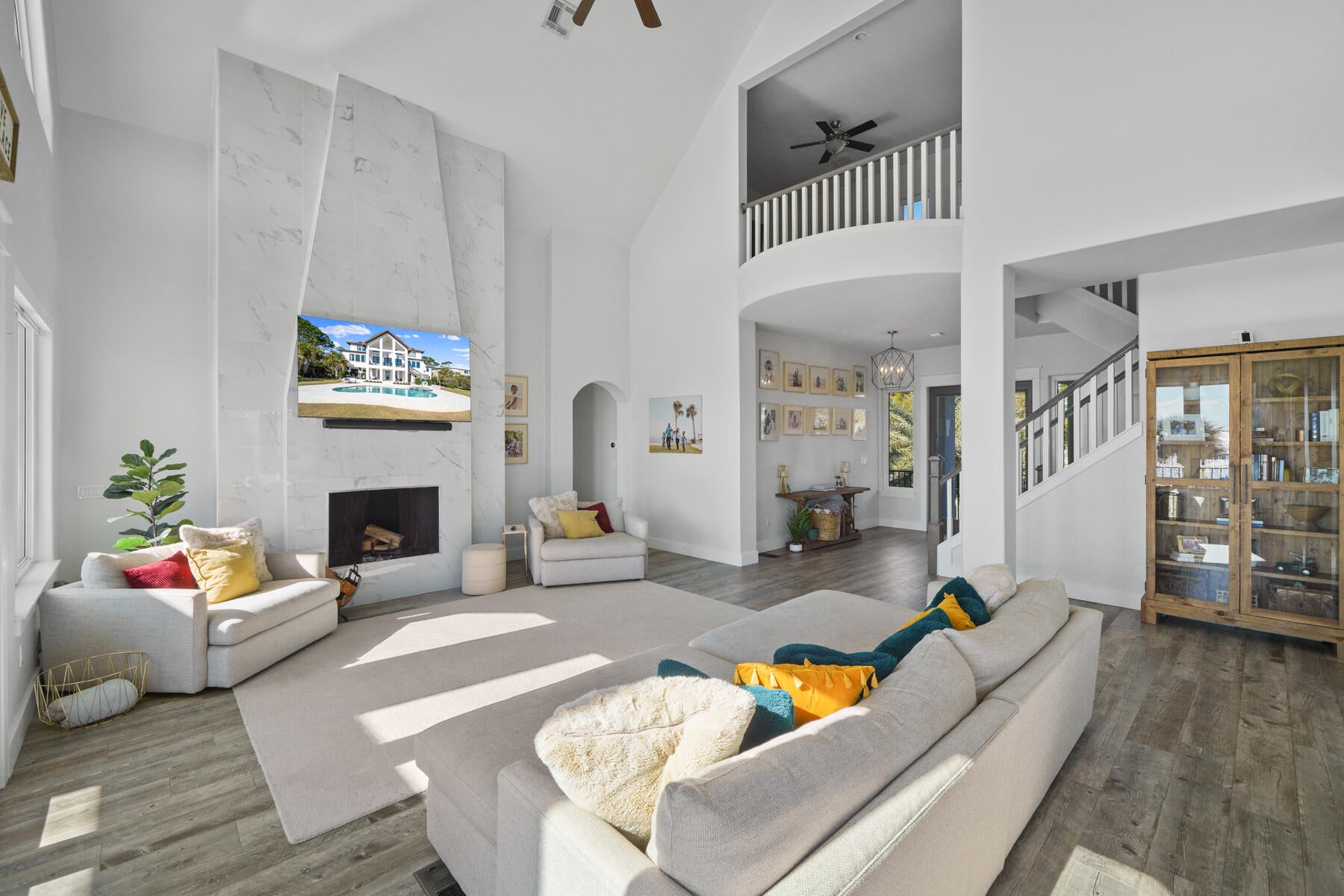 BLACK POINTE - Residential