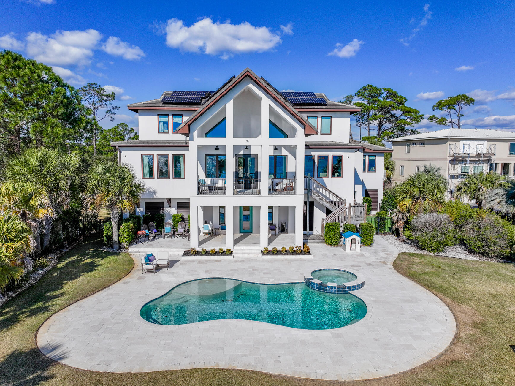 BLACK POINTE - Residential