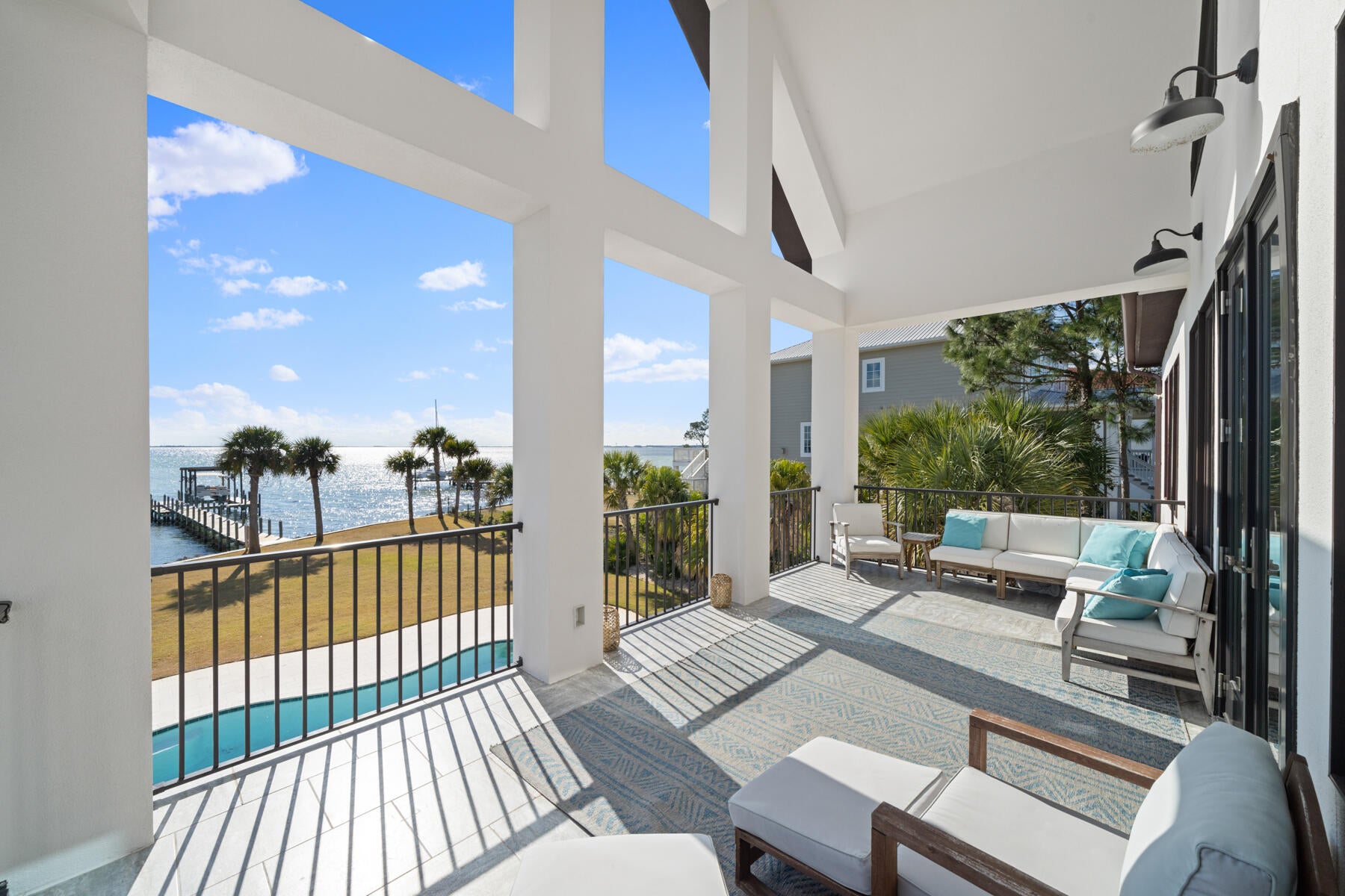 BLACK POINTE - Residential