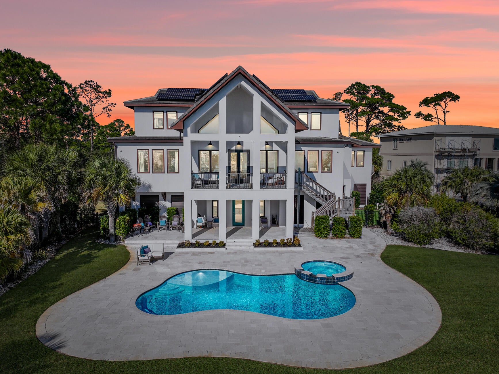 BLACK POINTE - Residential