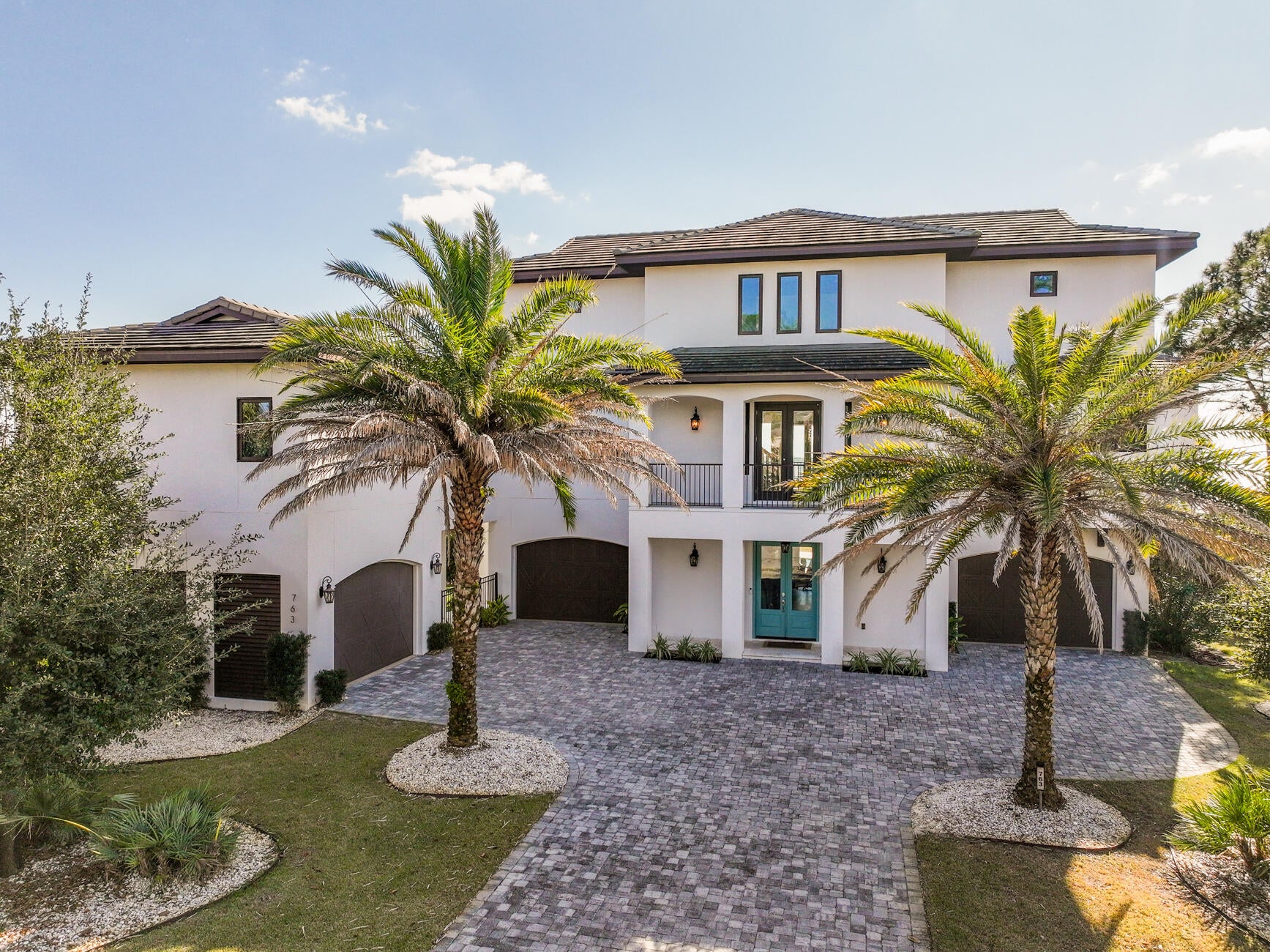 BLACK POINTE - Residential