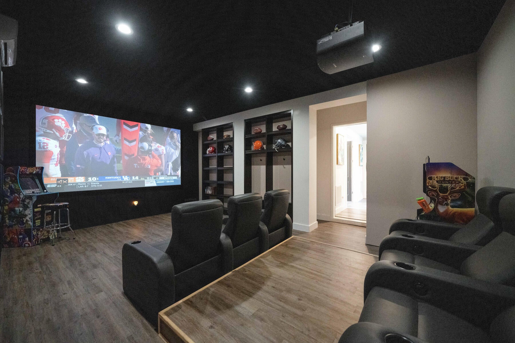 BLACK POINTE - Residential