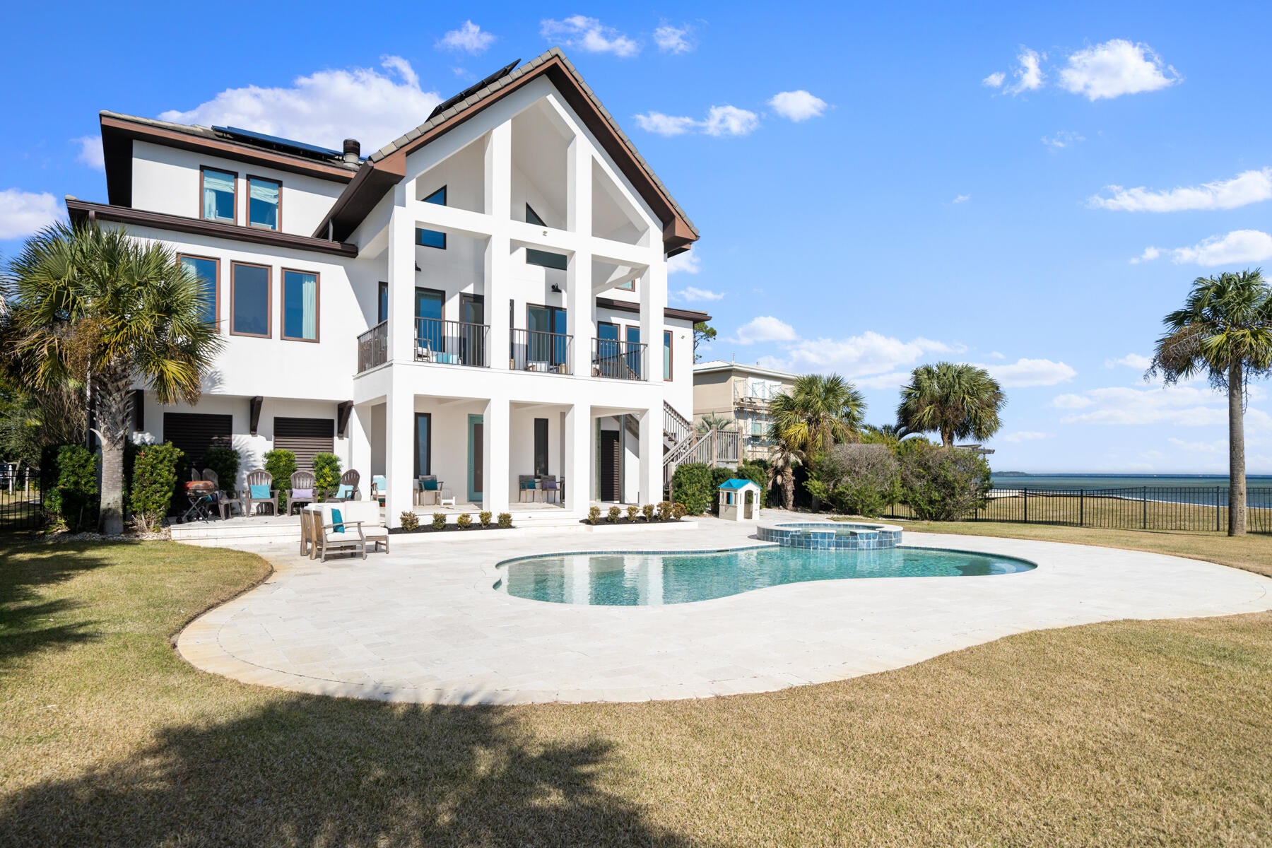 BLACK POINTE - Residential