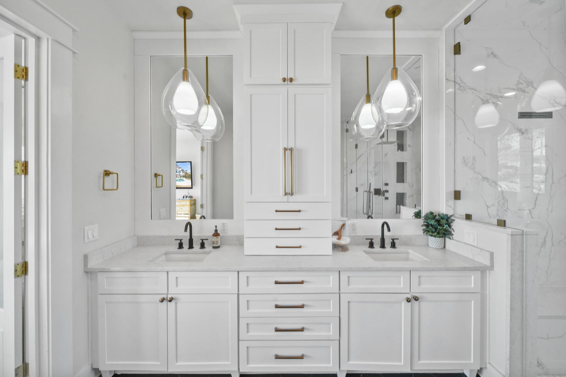 BLACK POINTE - Residential