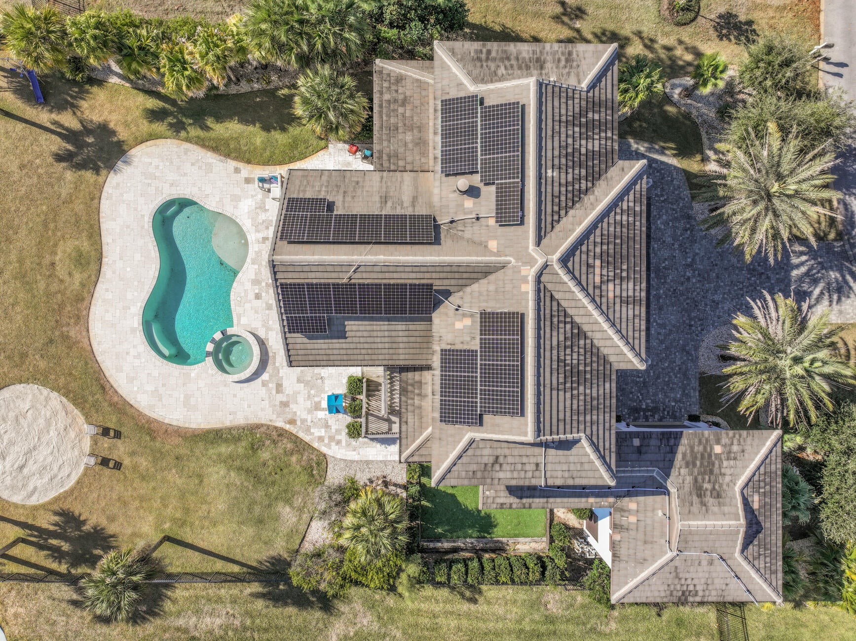 BLACK POINTE - Residential
