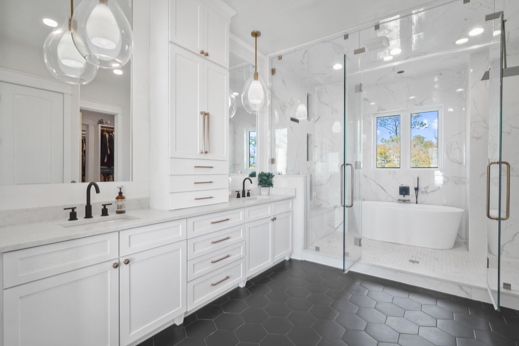BLACK POINTE - Residential