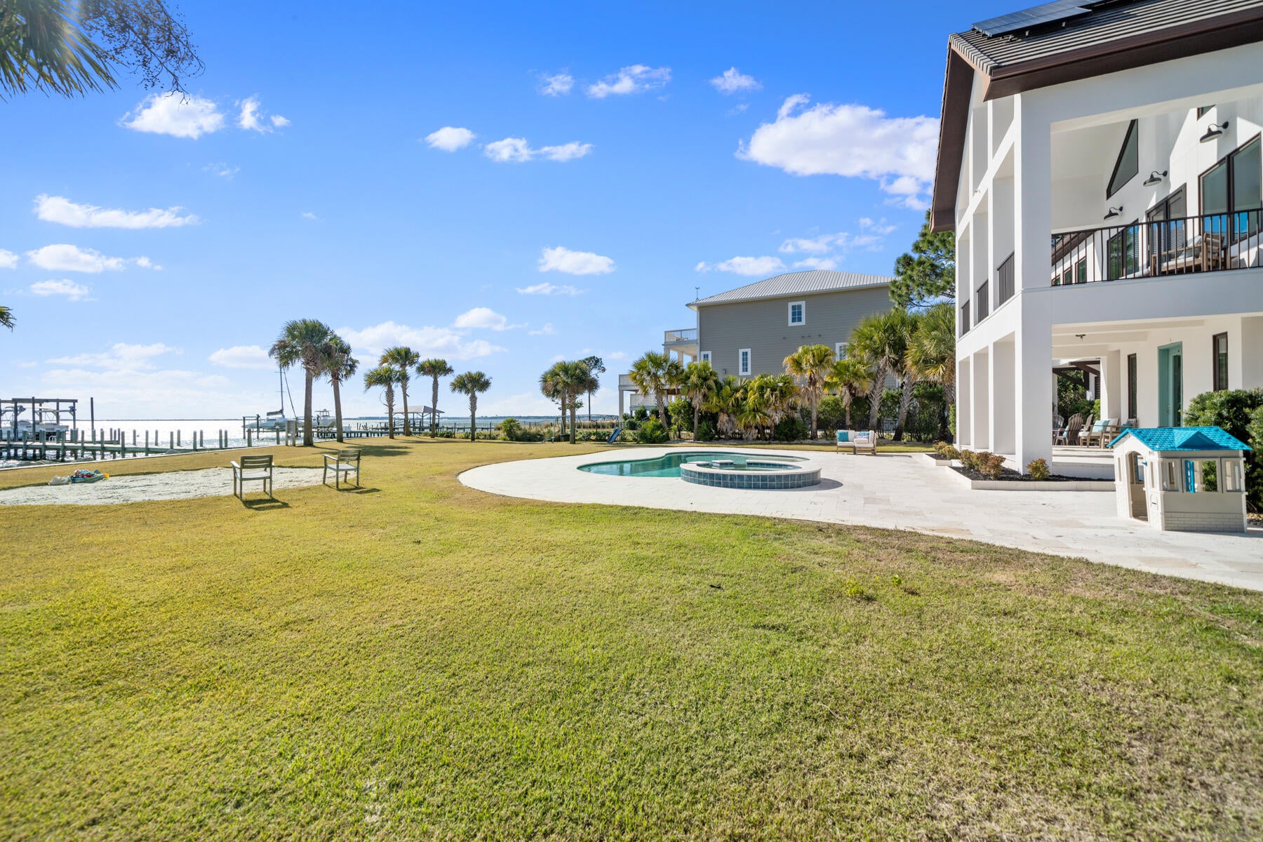 BLACK POINTE - Residential