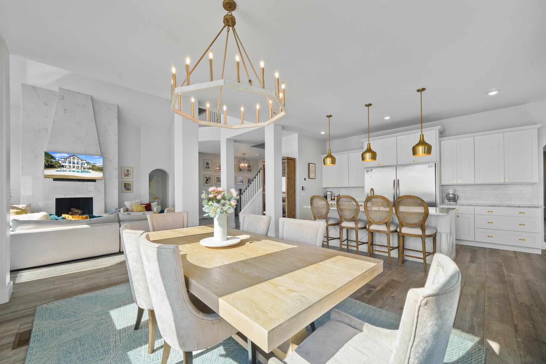 BLACK POINTE - Residential