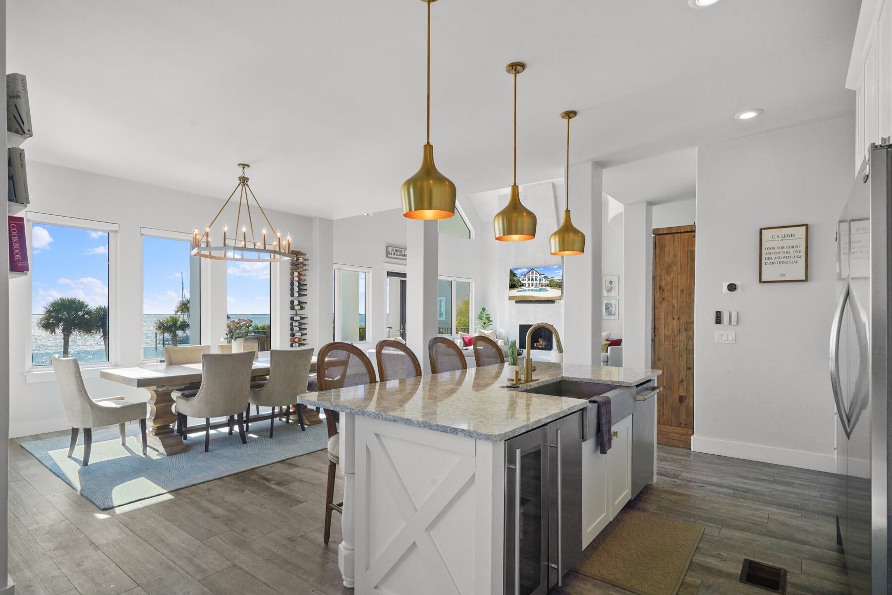 BLACK POINTE - Residential