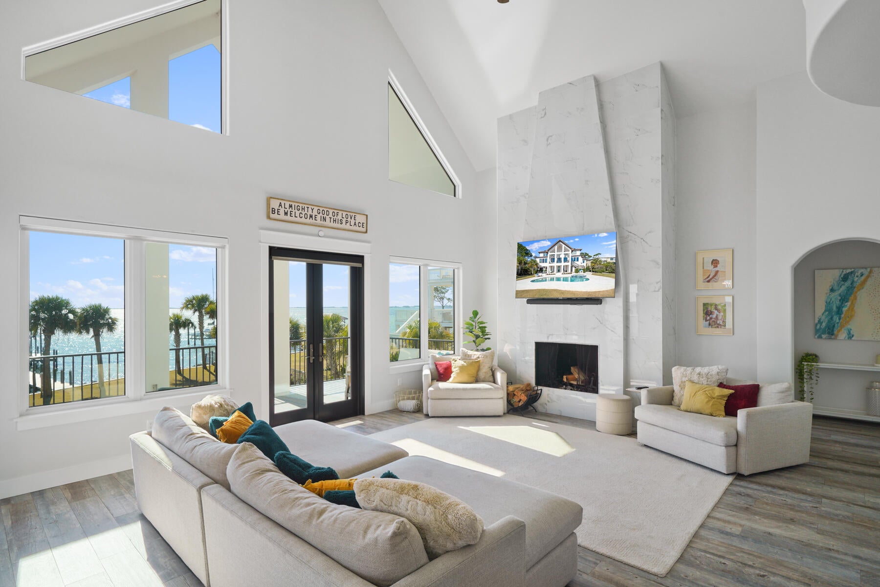 BLACK POINTE - Residential
