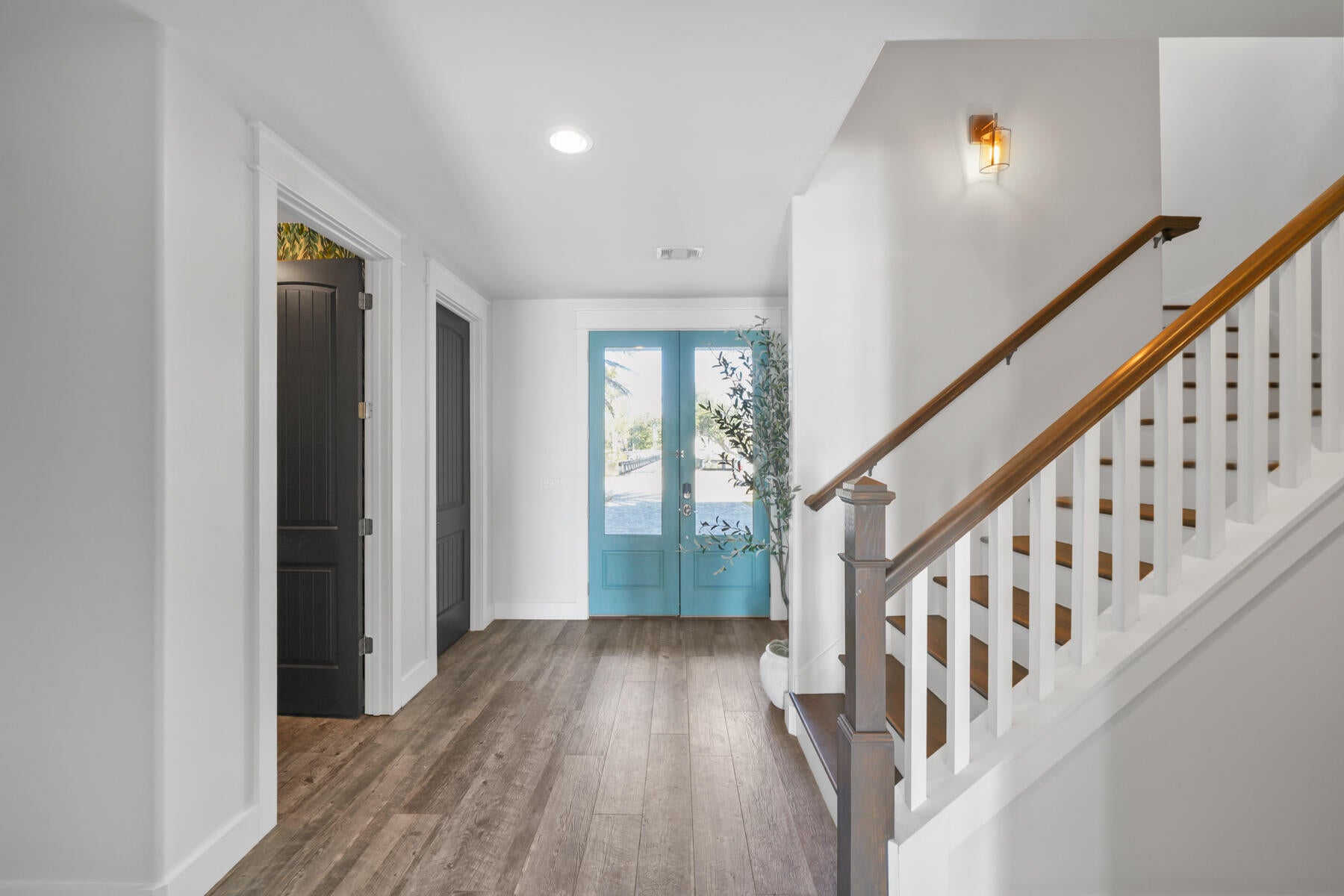 BLACK POINTE - Residential