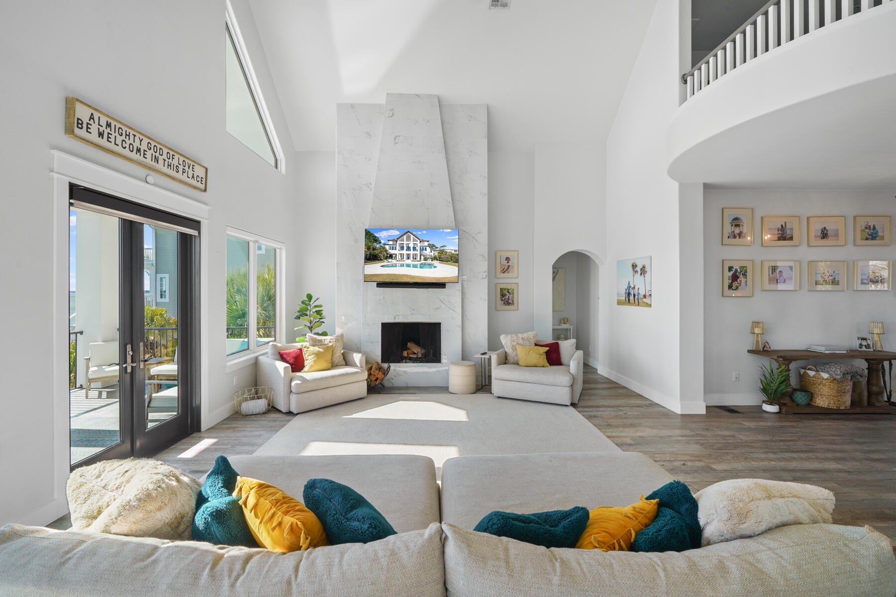 BLACK POINTE - Residential