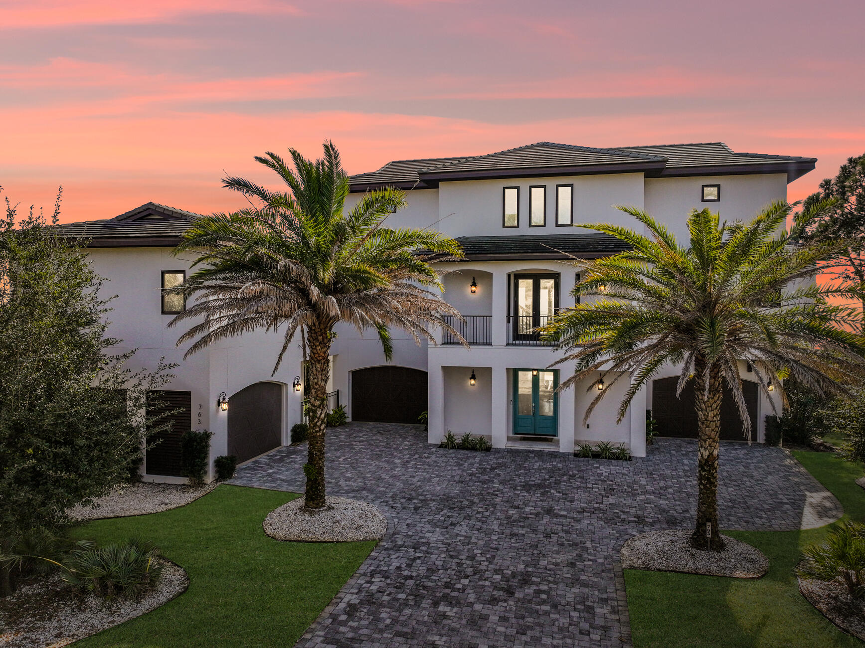 BLACK POINTE - Residential