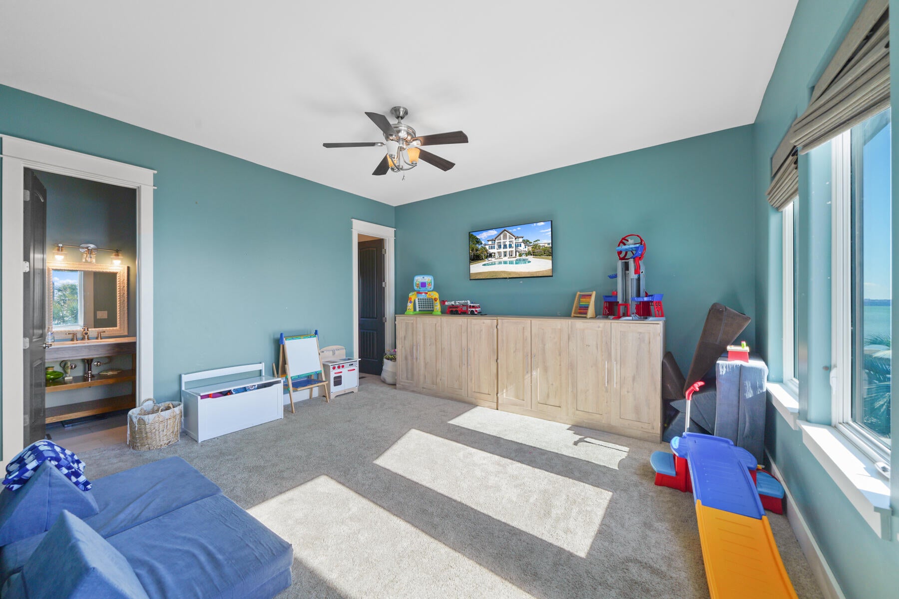 BLACK POINTE - Residential