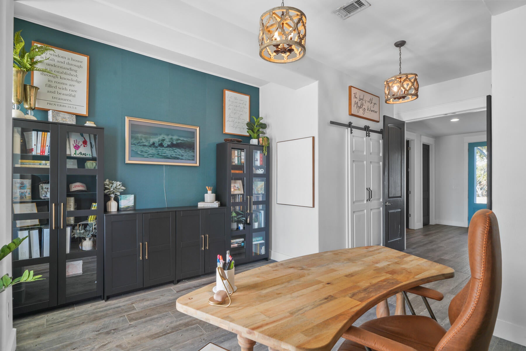 BLACK POINTE - Residential