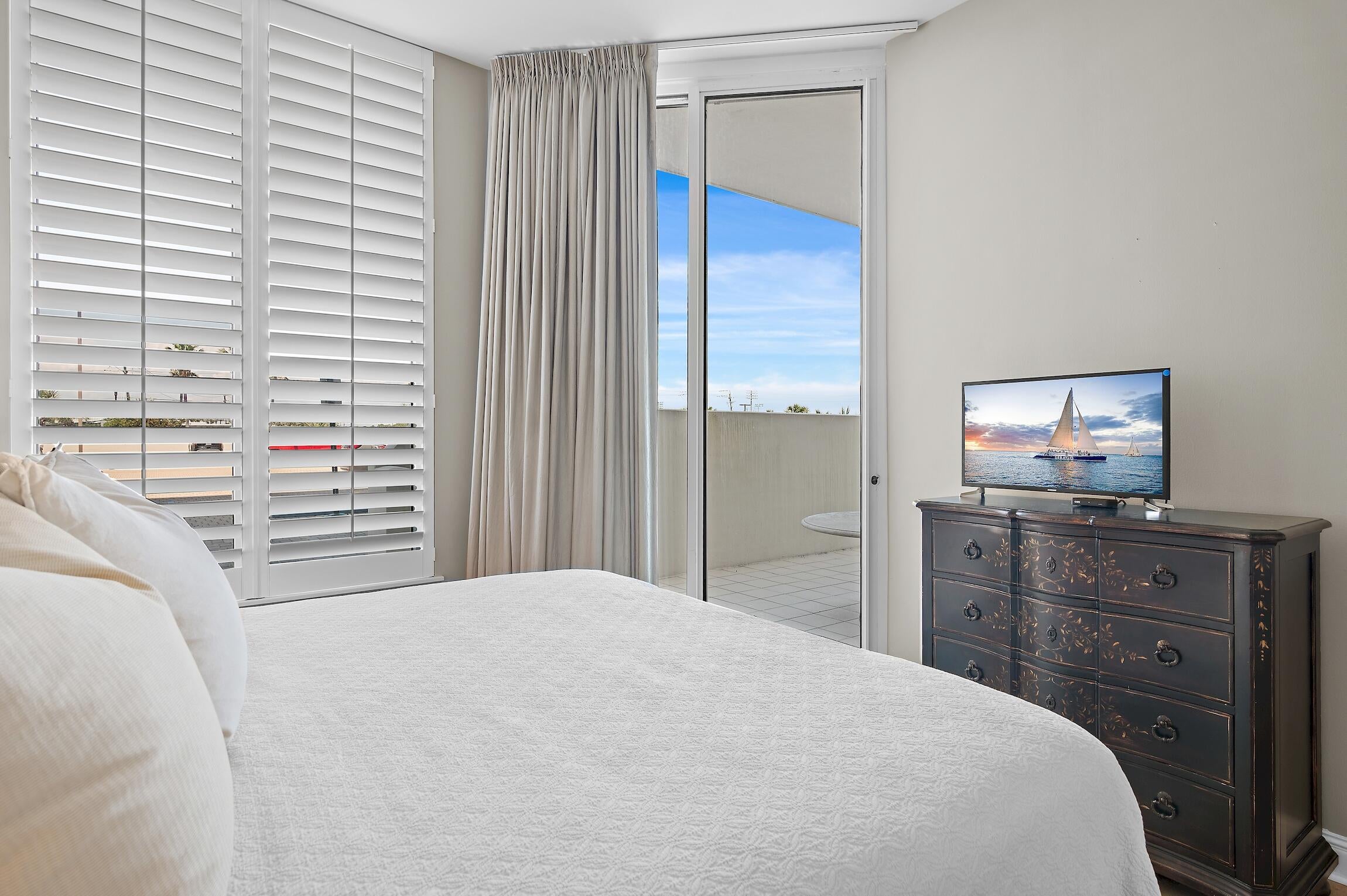 SILVER BEACH TOWERS - Residential