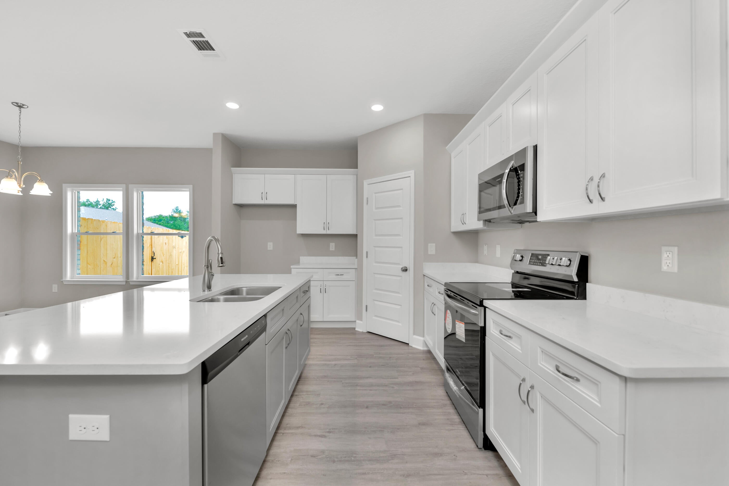 LAKERIDGE EST - Residential