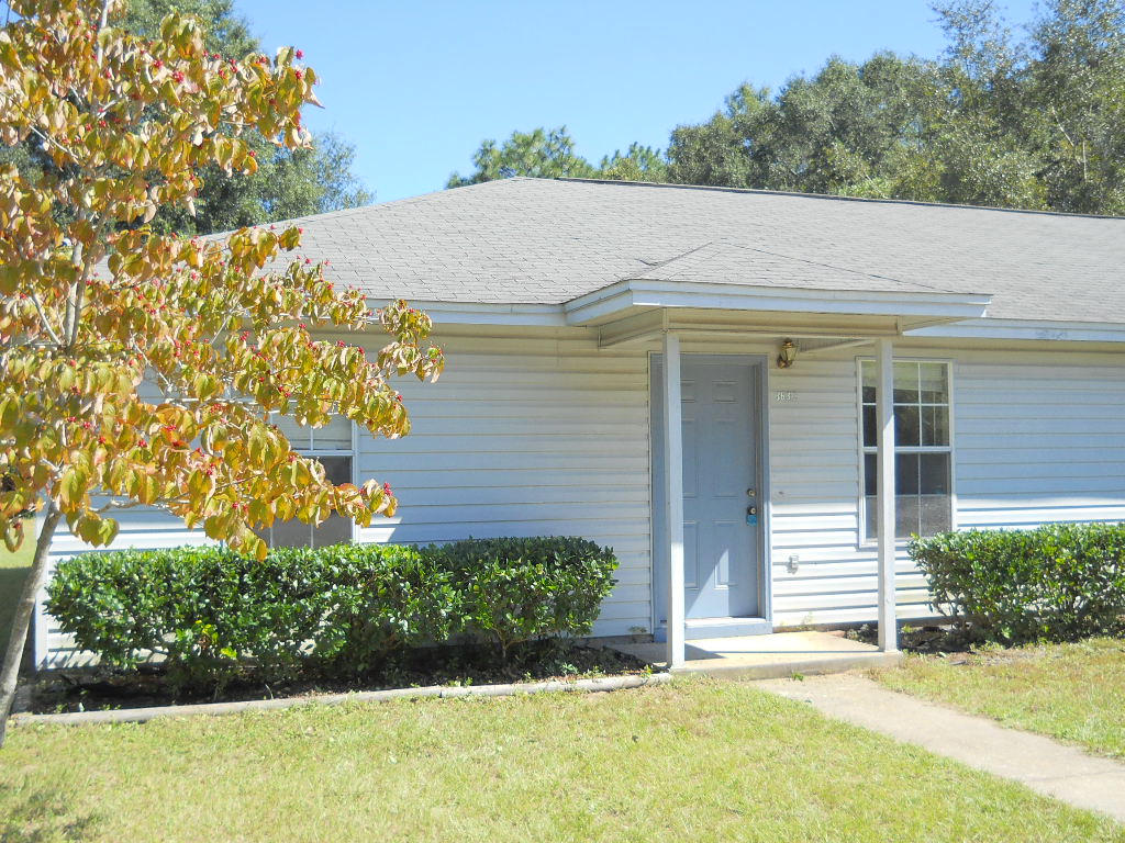 You'll want to see this well kept 2BR/1BA triplex unit w/ off-street parking, back patio, w/d hook up, and more. Call today to set up showing.

~All ERA American Real Estate residents are enrolled in the Resident Benefits Package (RBP) for $35/month which includes HVAC air filter delivery (for applicable properties), credit building to help boost your credit score with timely rent payments, $1M Identity Protection, utility concierge service making utility connection a breeze during your move-in, our best-in-class resident rewards program, and much more! More details upon application.~