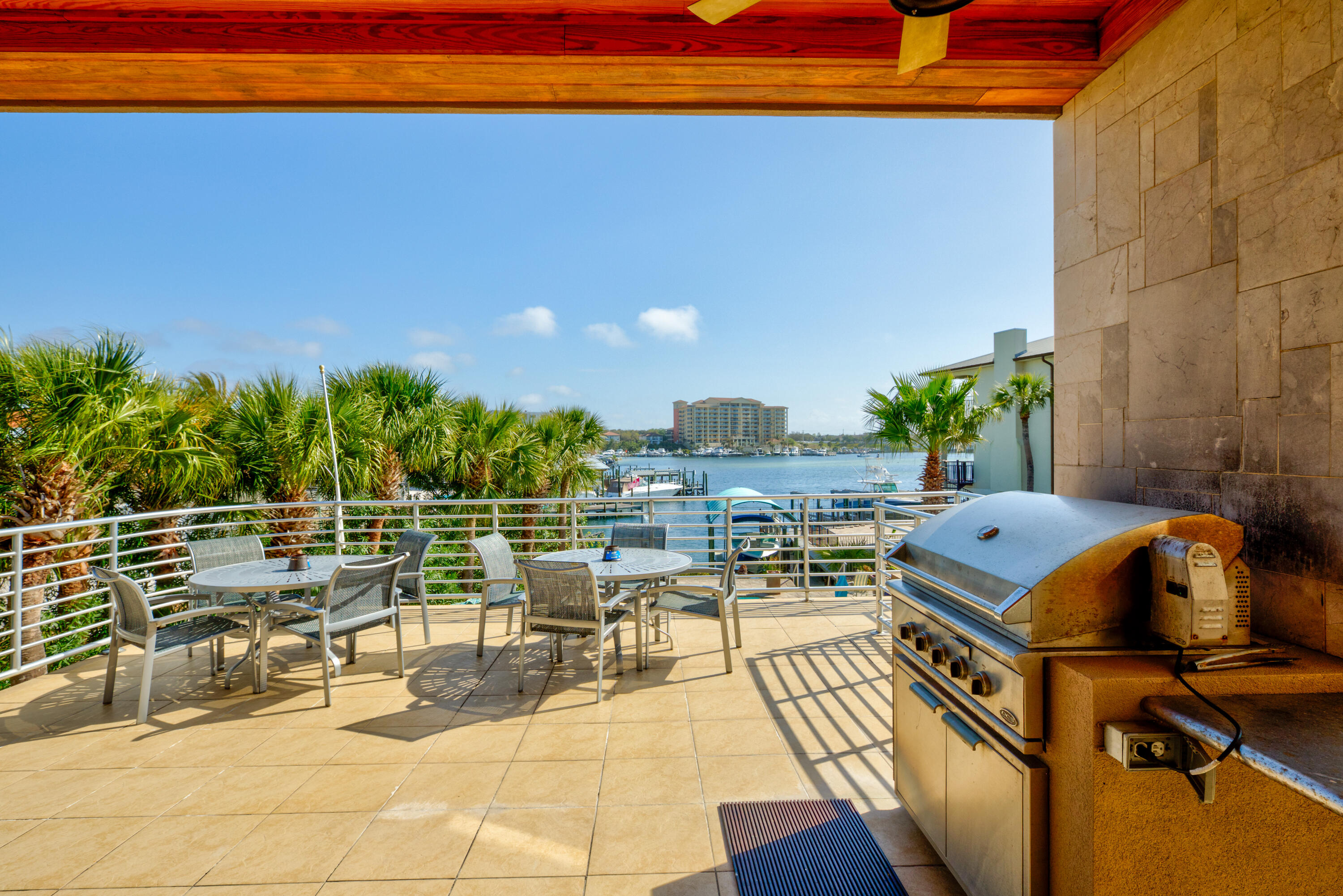 HOLIDAY ISLE - Residential