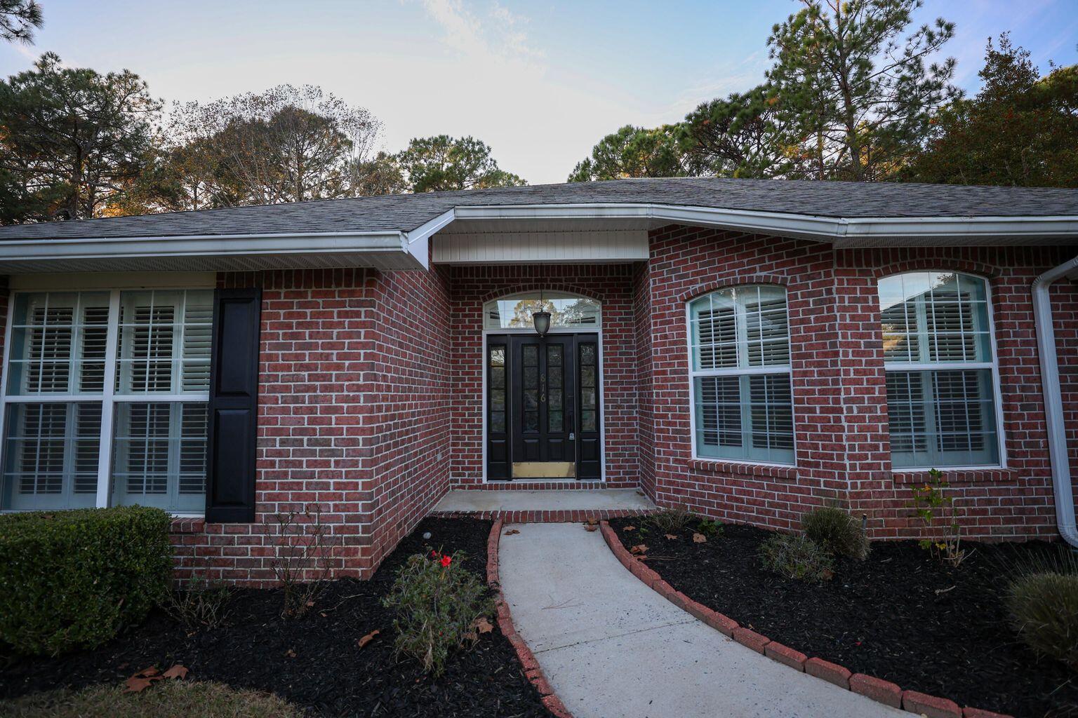 Available September 1st in the desirable Bluewater Bay community of Niceville, FL. This well-maintained home will be professionally cleaned before move-in and is pet-friendly with a $300 nonrefundable deposit per pet. Bluewater Bay offers incredible amenities including parks, playgrounds, pools, tennis and pickleball courts, a marina, golf course, and restaurants—everything you need without leaving the neighborhood. Located in one of Florida's top-rated school districts, this rental is perfect for families seeking both comfort and convenience. Owner will pay 1 year membership for tenants.