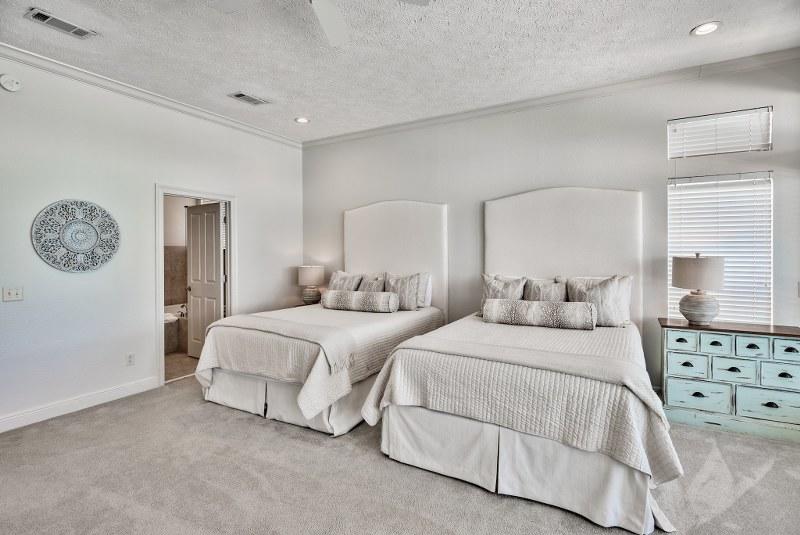 Lot 9-B BEING MORE PARTICULARLY DESCRIBED AS:COM AT THE NE/C OF LOT 10 DANABEACH S/D - Residential