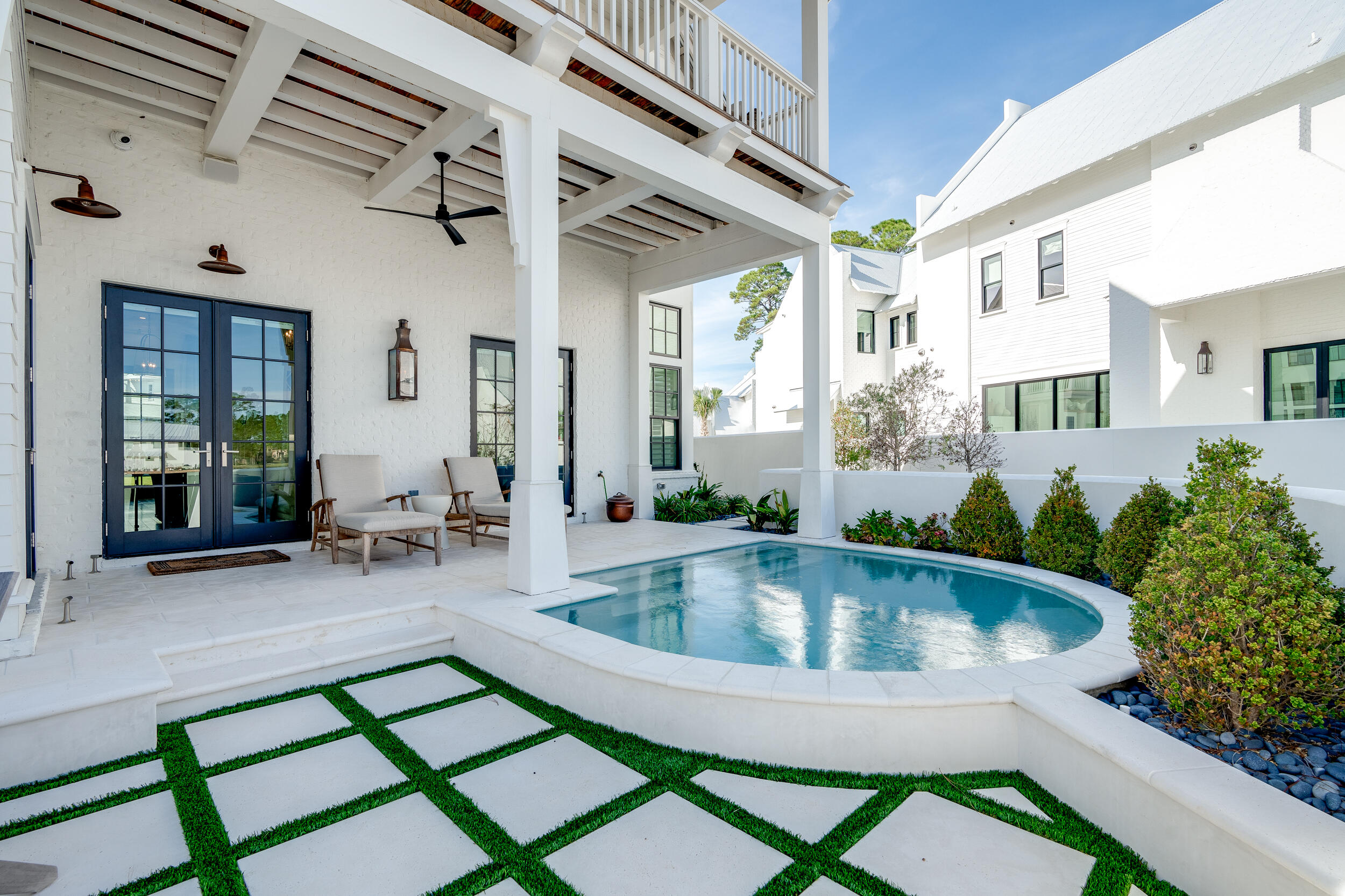 CHURCHILL OAKS - Residential