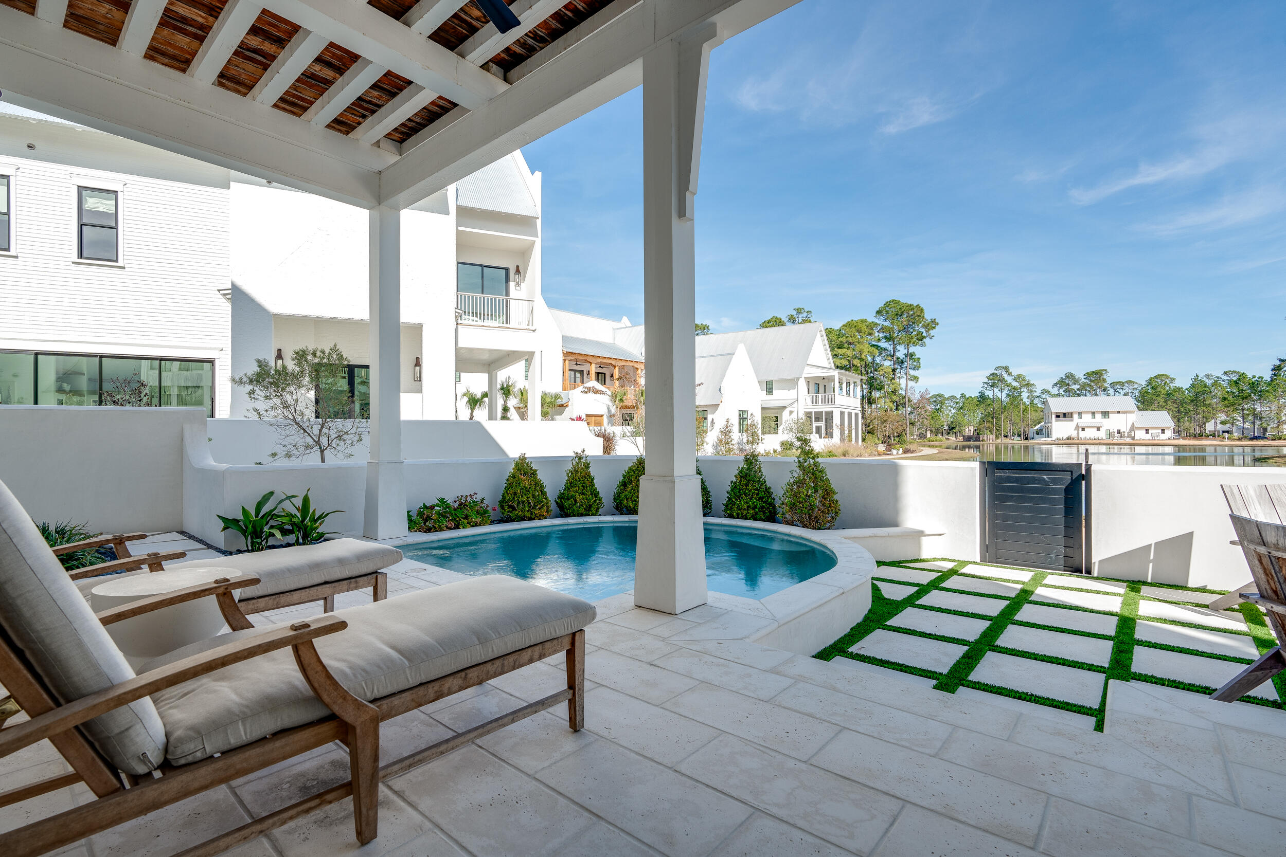 CHURCHILL OAKS - Residential