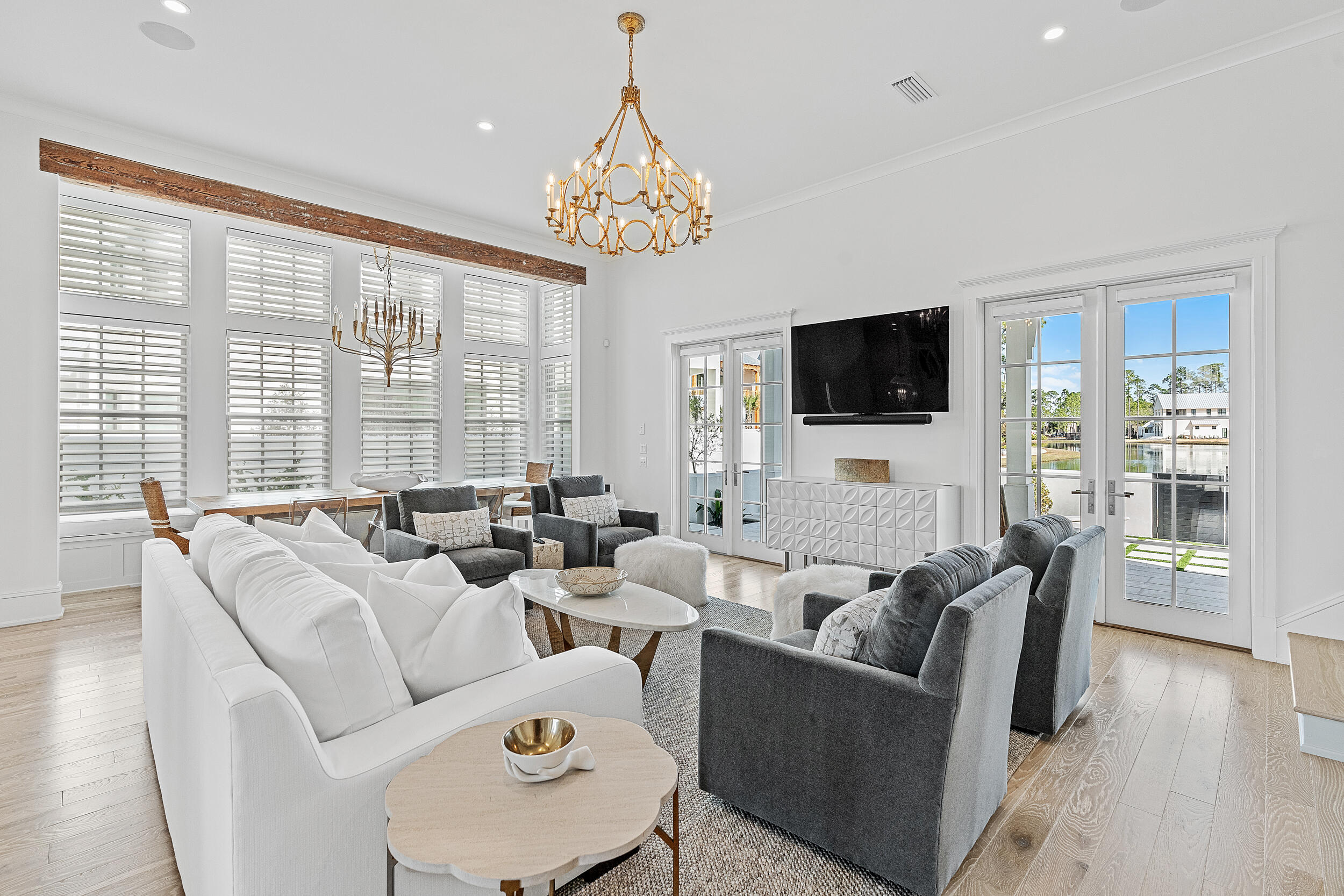 CHURCHILL OAKS - Residential