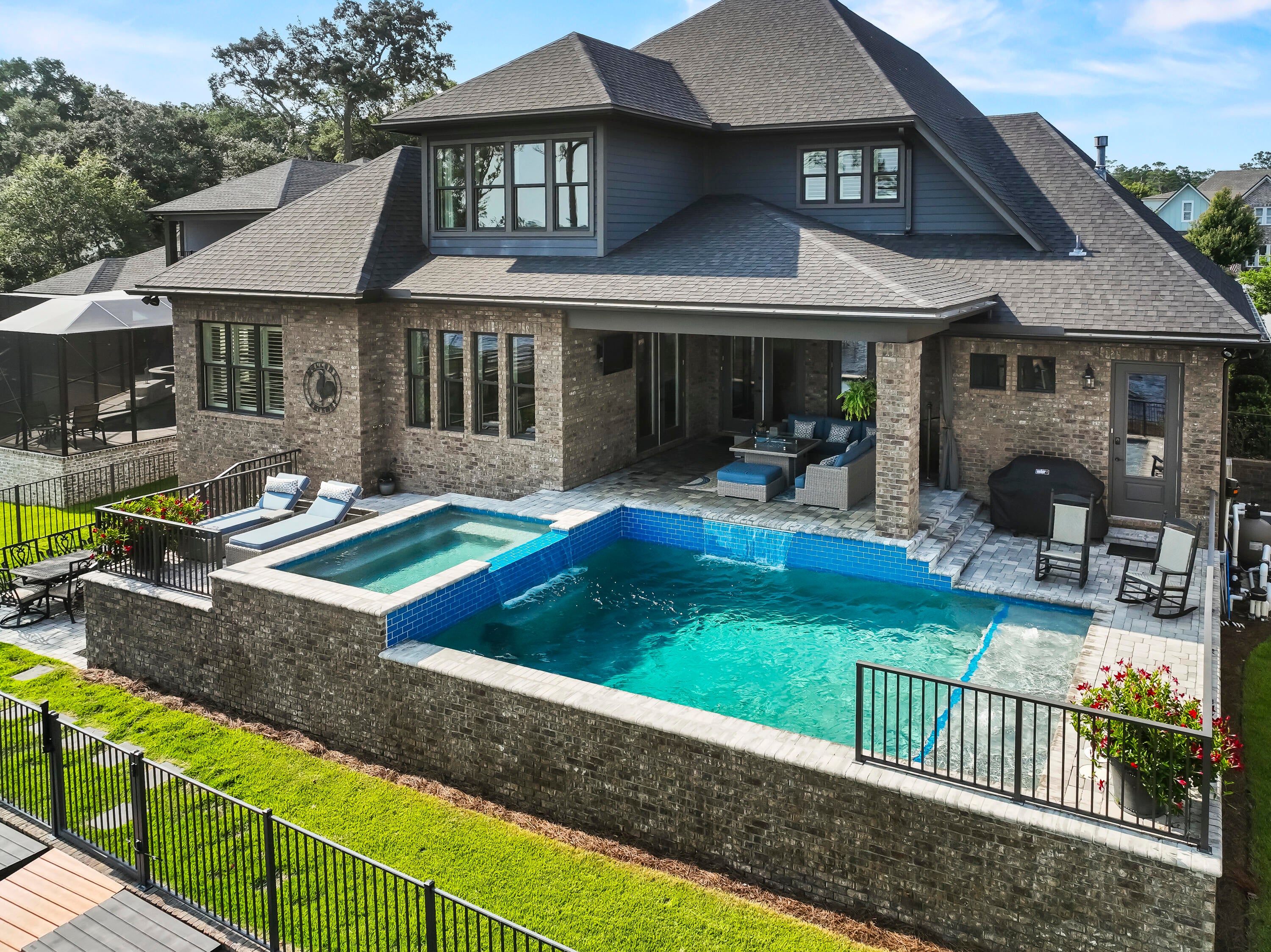WATER'S EDGE - Residential