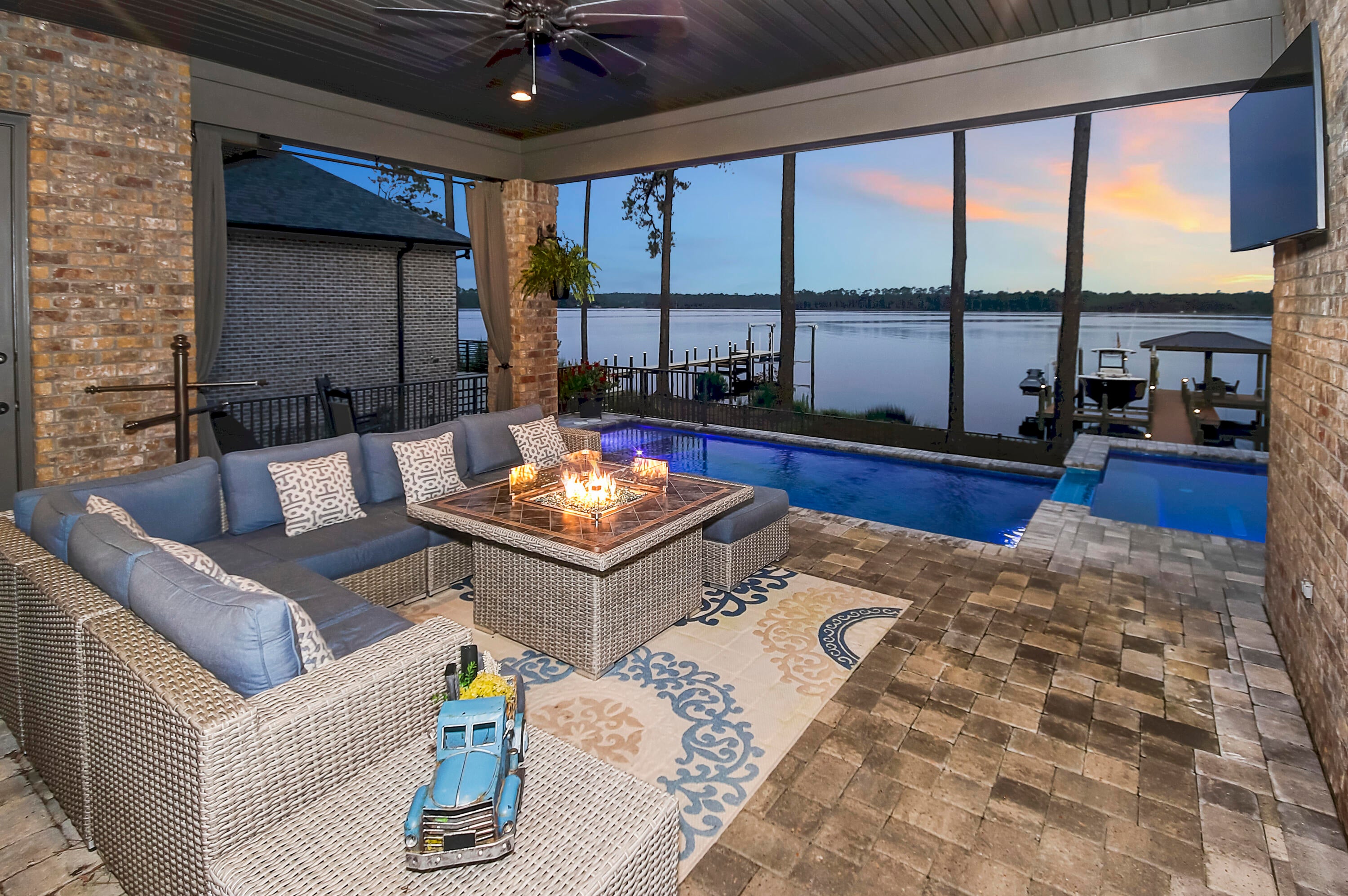 WATER'S EDGE - Residential