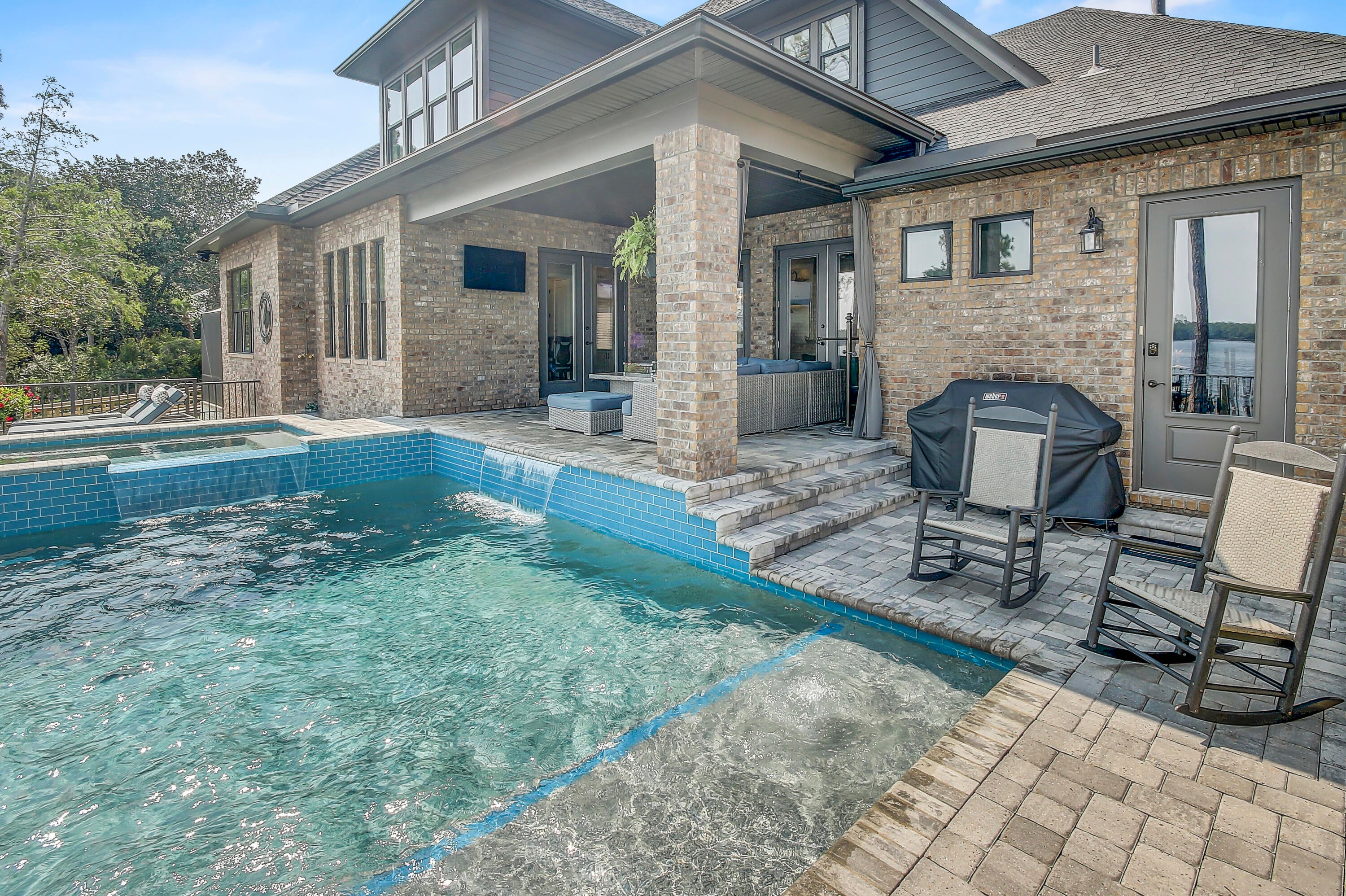 WATER'S EDGE - Residential