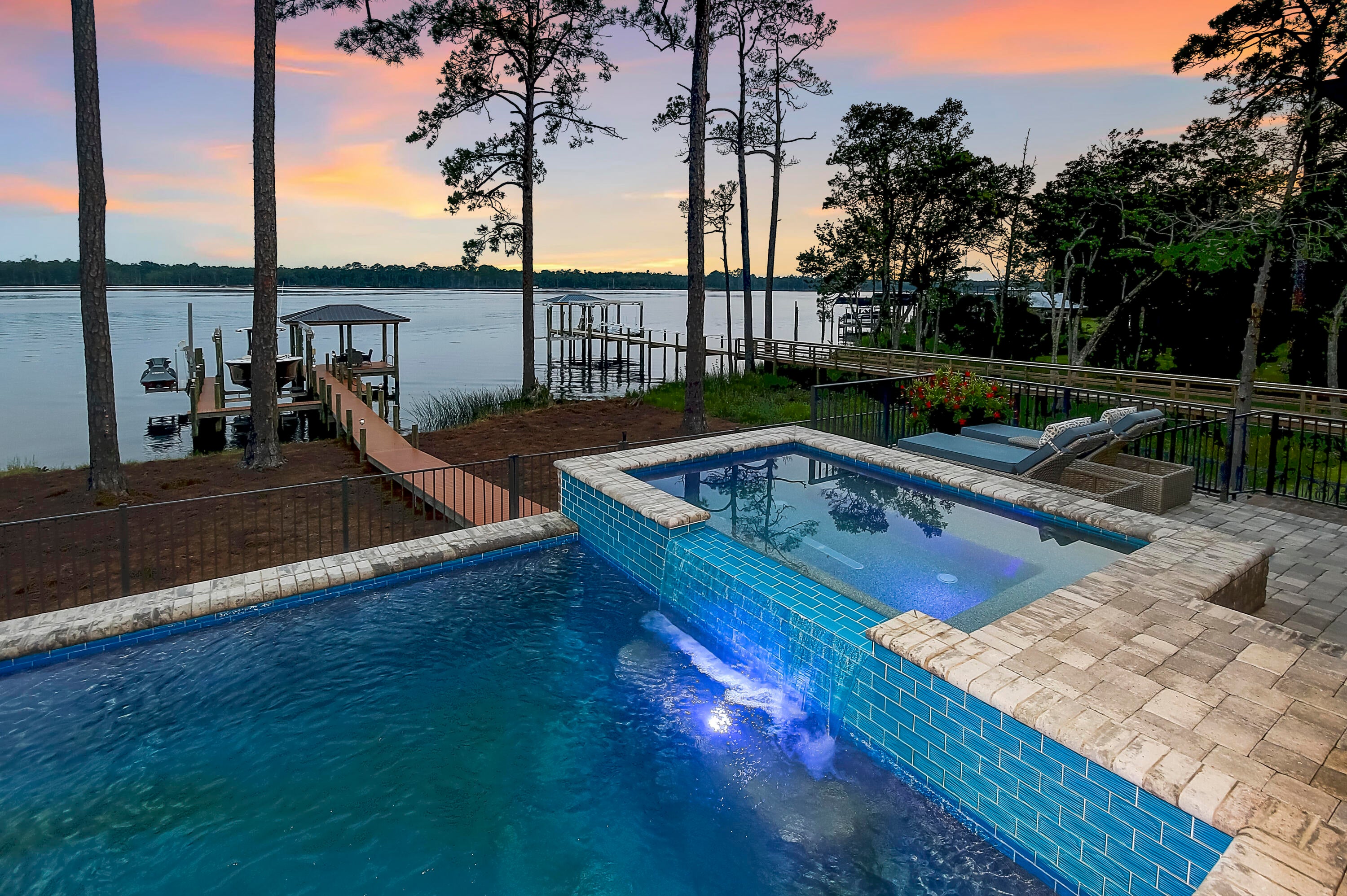 WATER'S EDGE - Residential