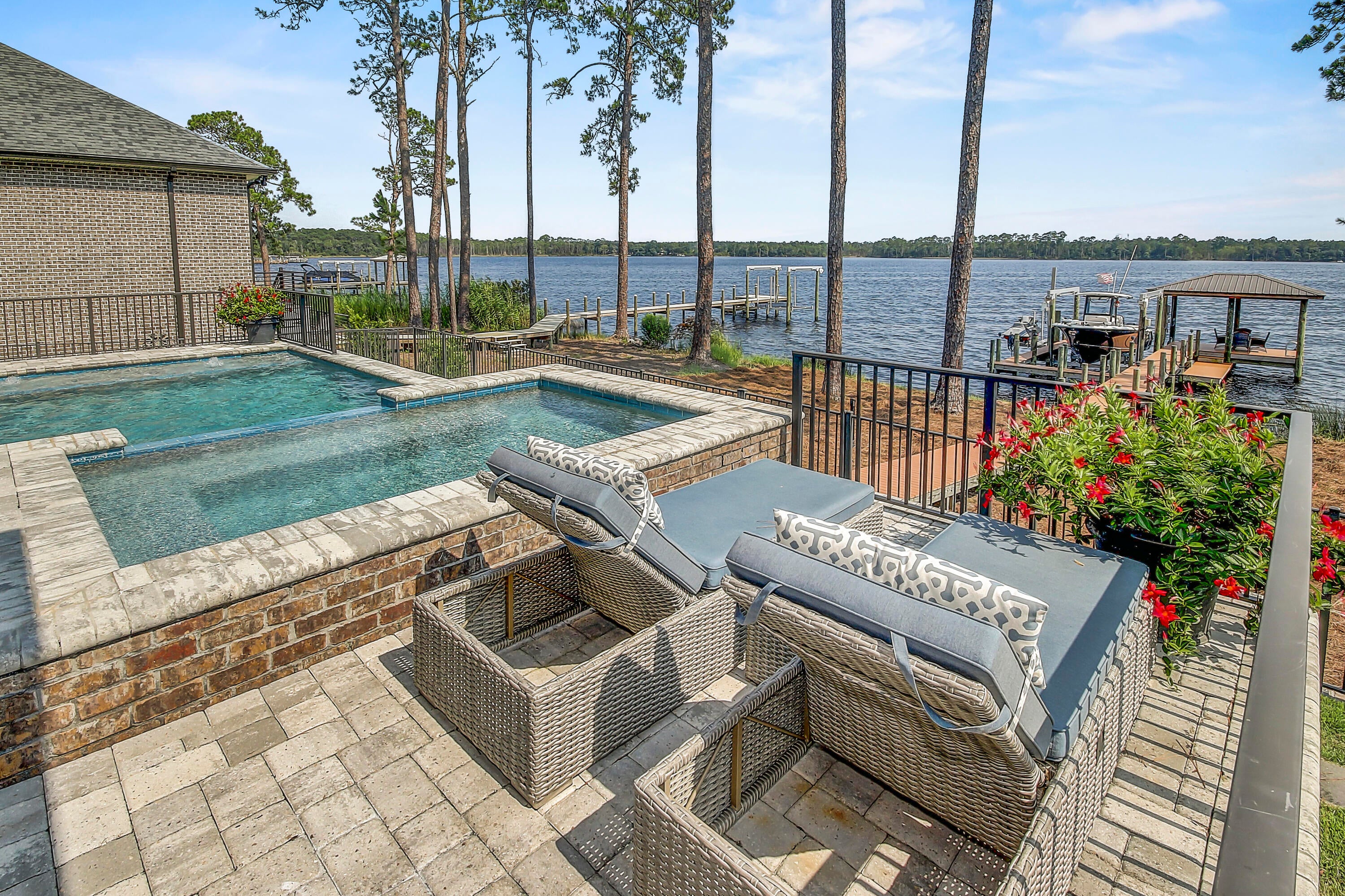 WATER'S EDGE - Residential