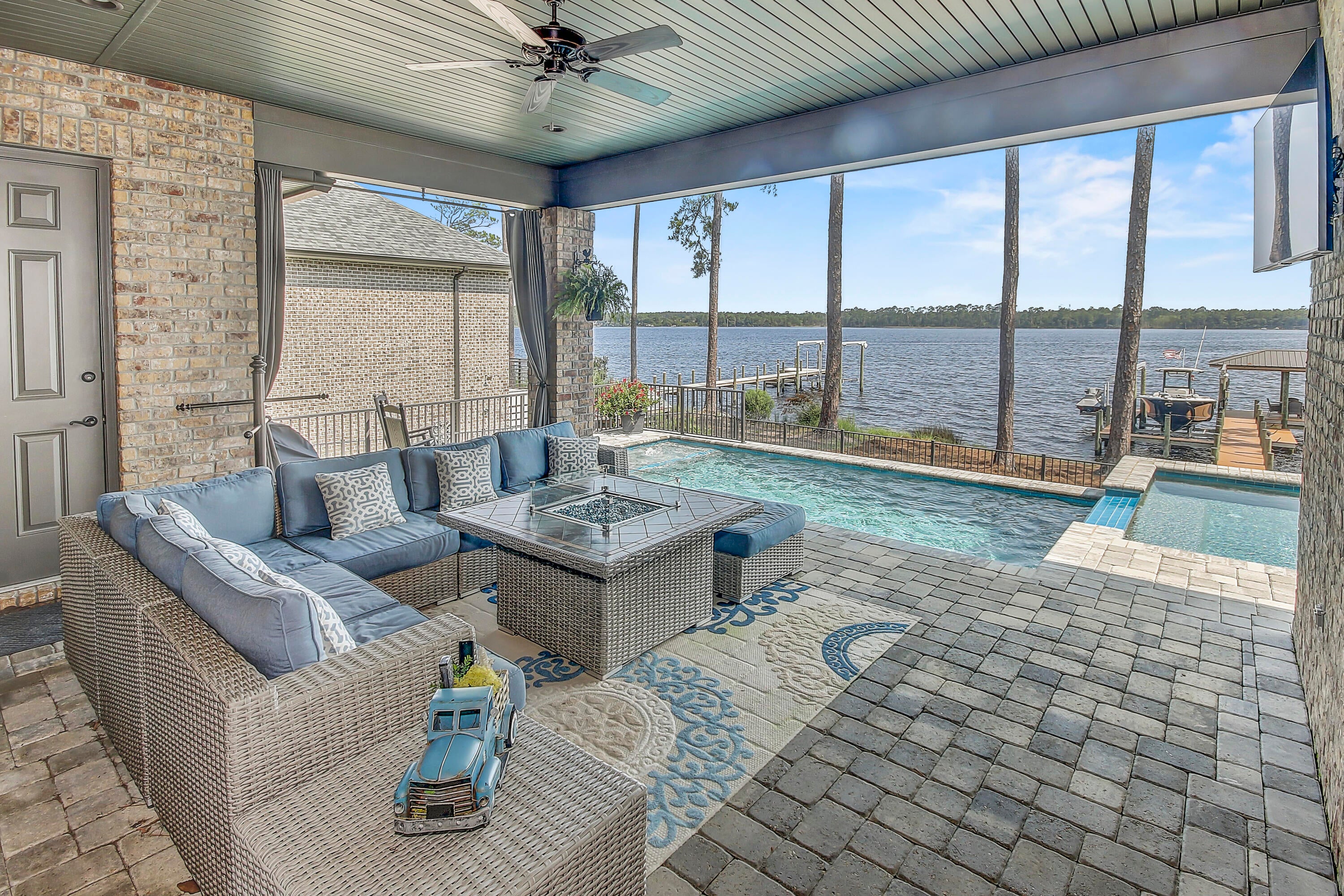 WATER'S EDGE - Residential
