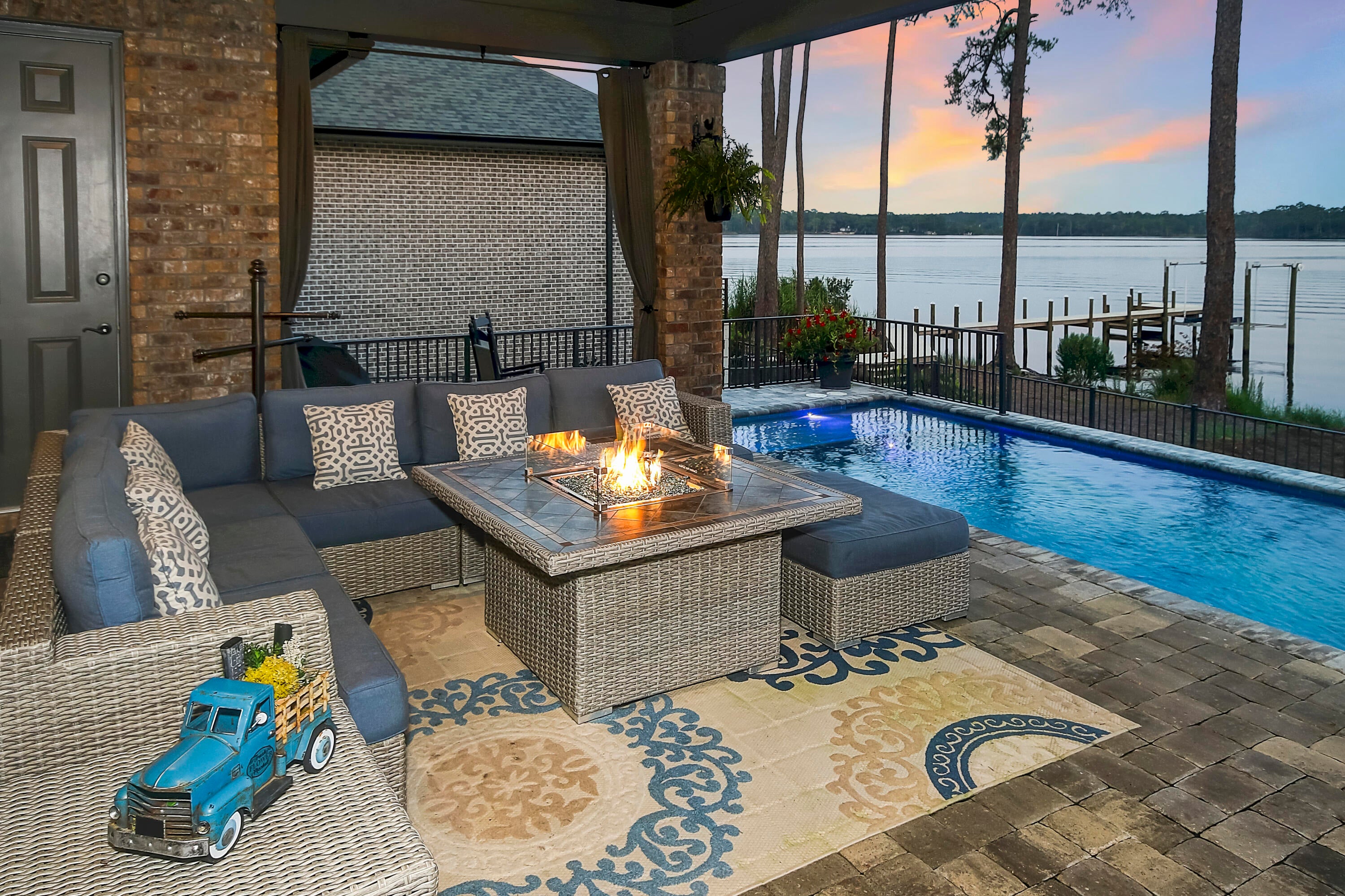 WATER'S EDGE - Residential