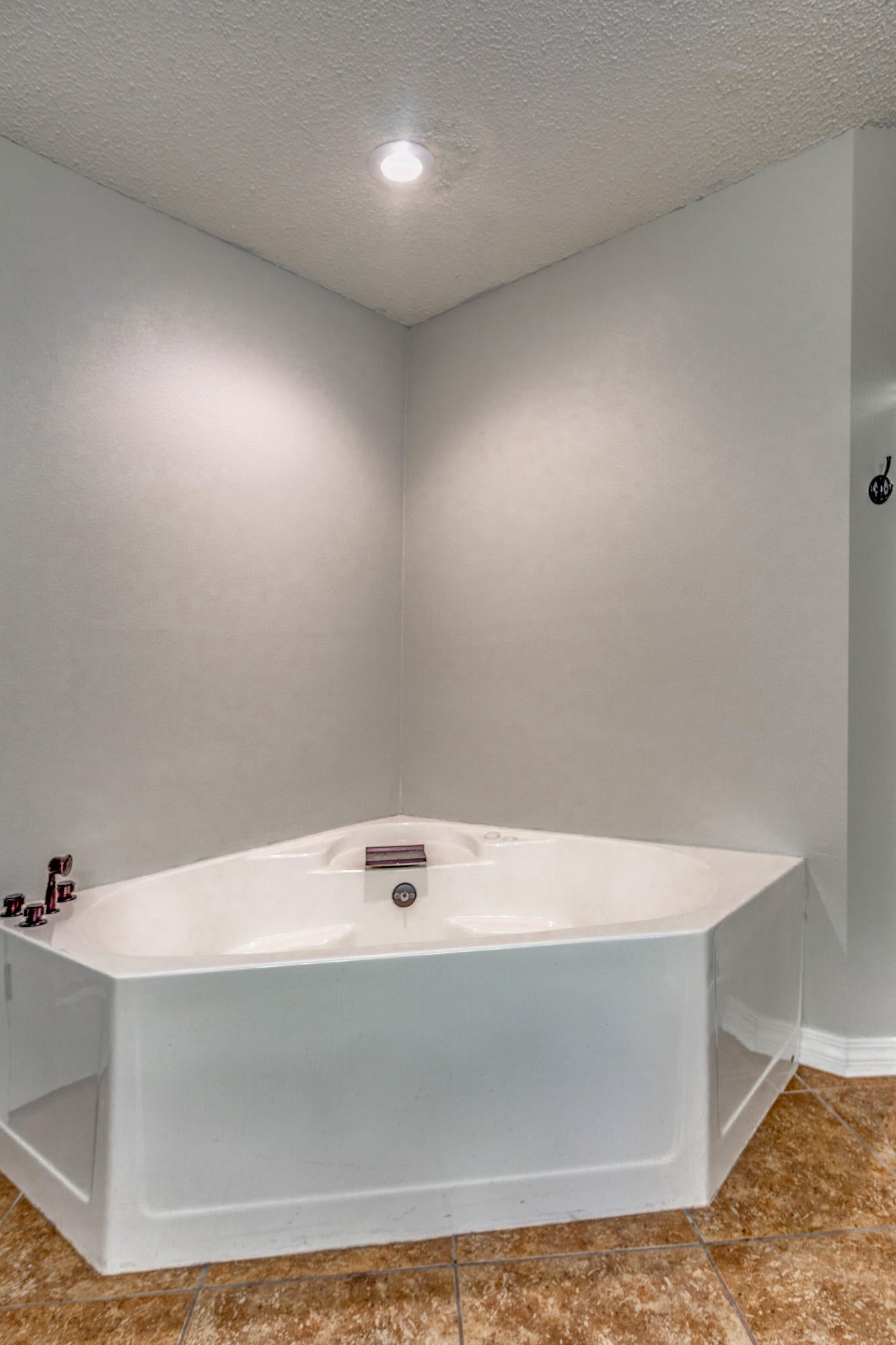 COUNTRYWOOD EST - Residential