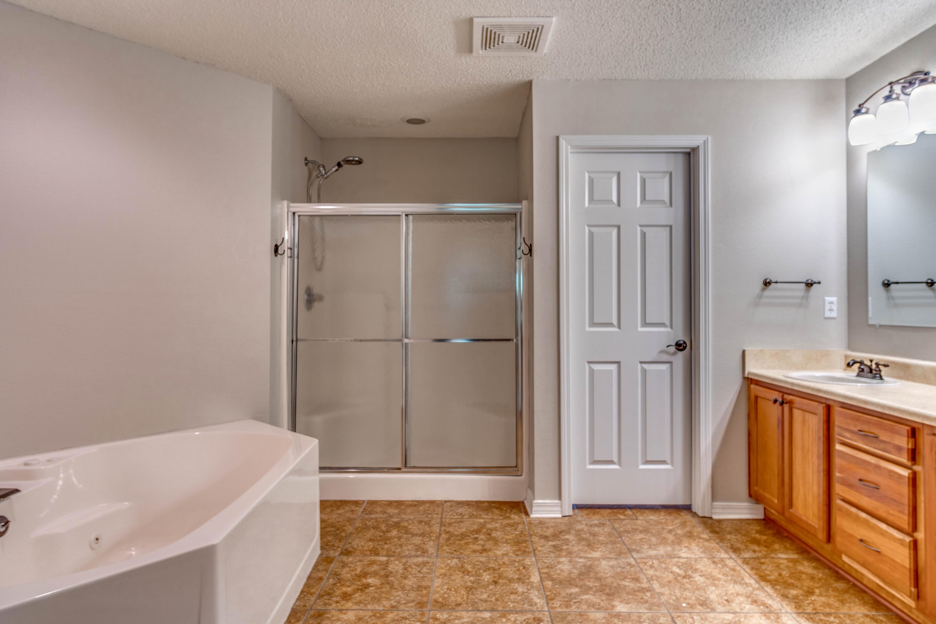 COUNTRYWOOD EST - Residential