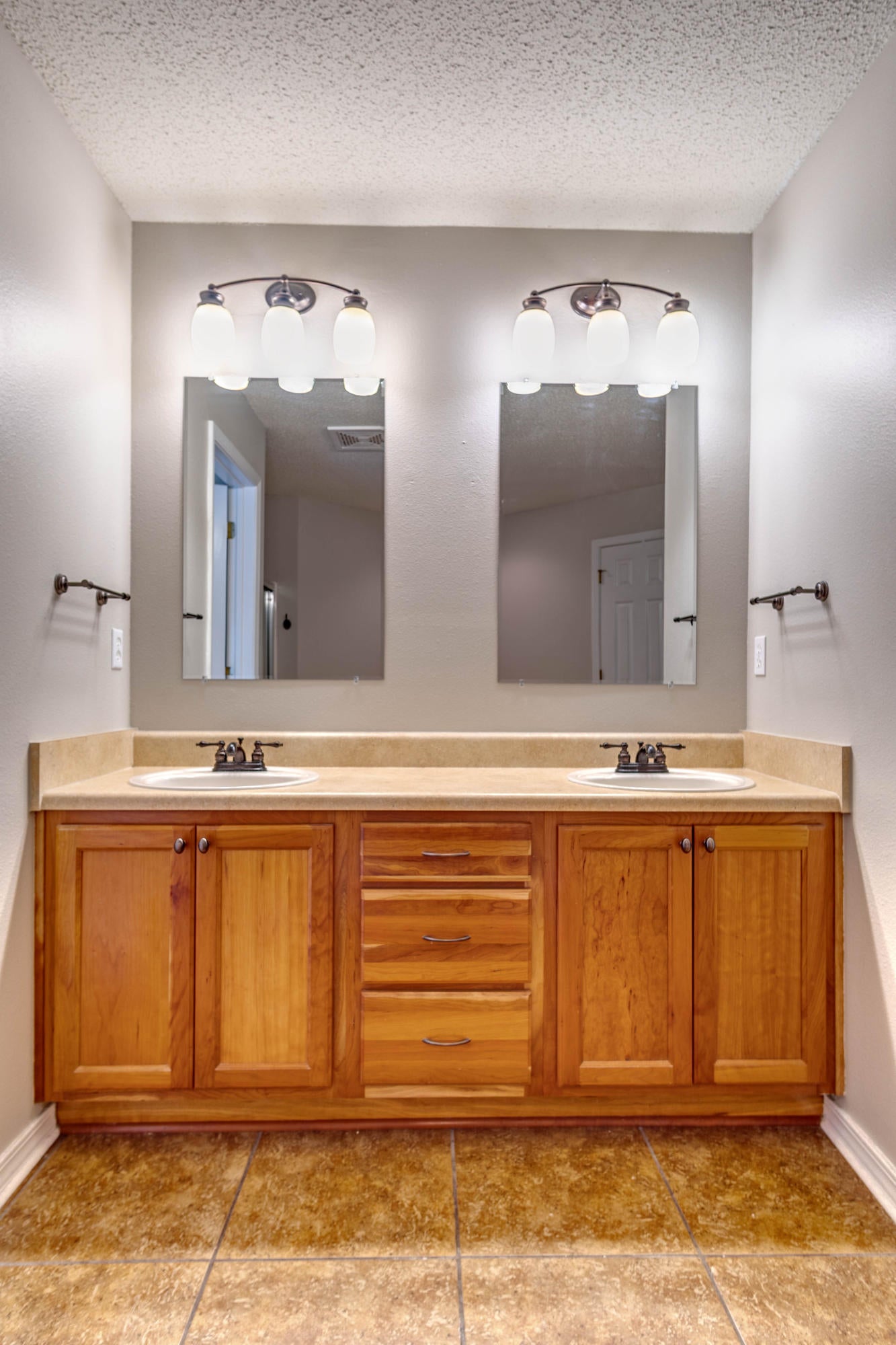 COUNTRYWOOD EST - Residential