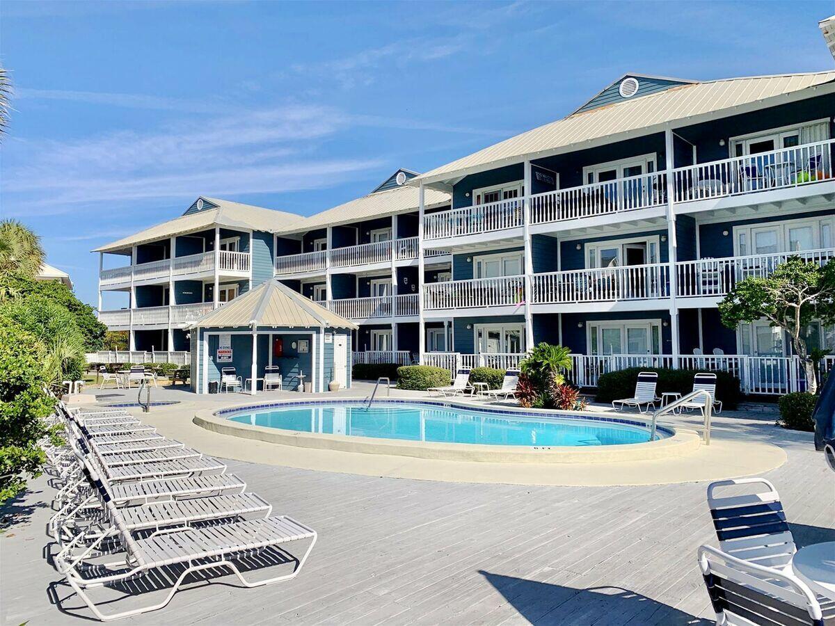 SUMMER BREEZE CONDO - Residential