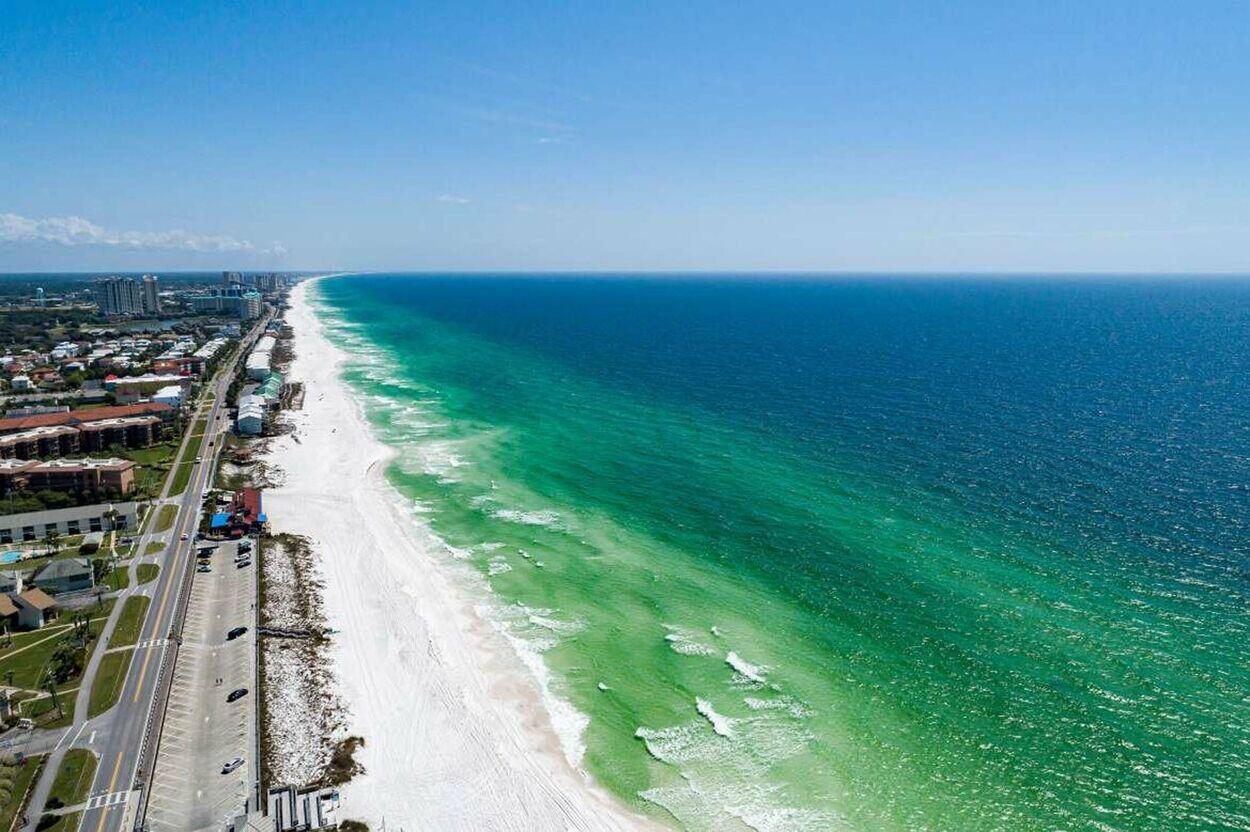 SUMMER BREEZE CONDO - Residential