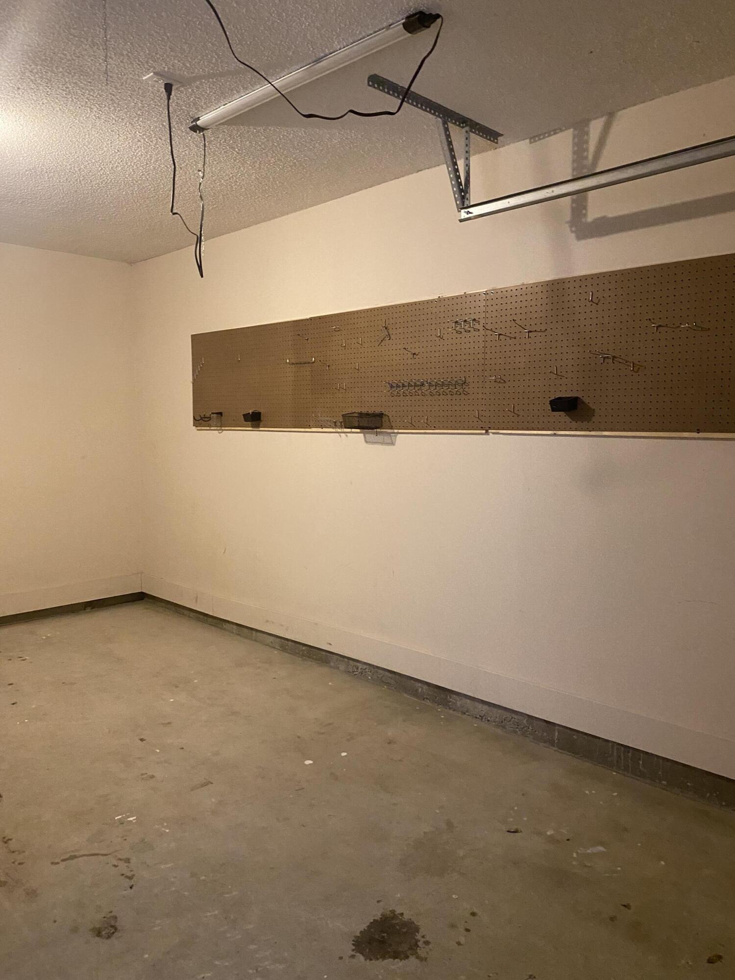 ROLLING PINES - Residential Lease