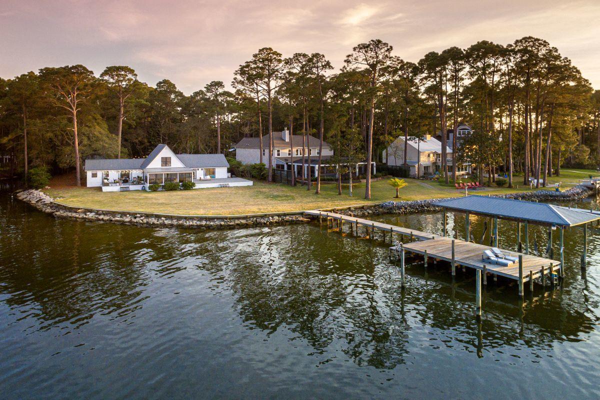 HEWETT BAYOU - Residential