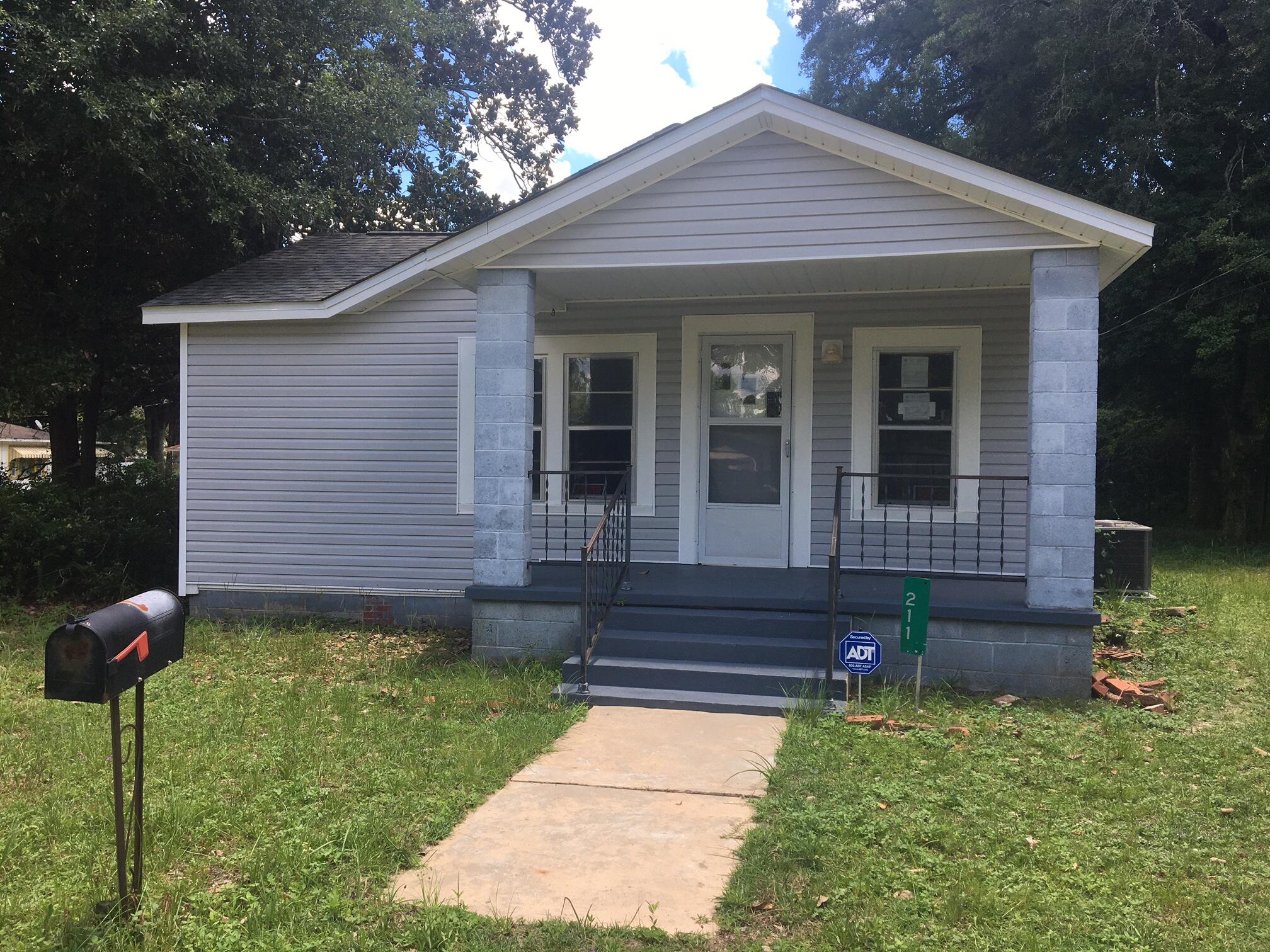 Newly remodeled home in a great central location. New paint, roof, central heat and A/C, wiring, and stove.

Tenant to supply their own refrigerator.