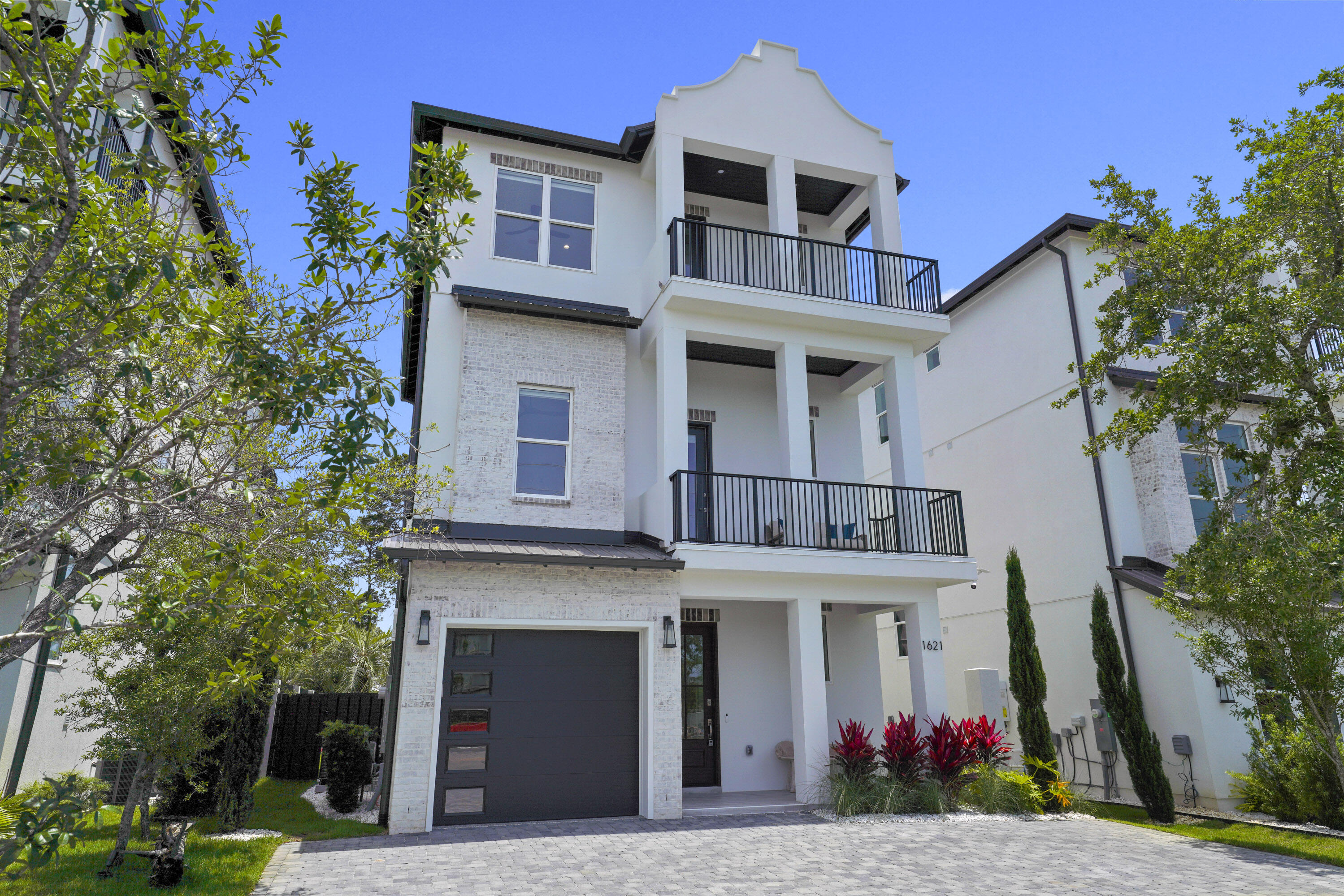 393 County hwy - Residential