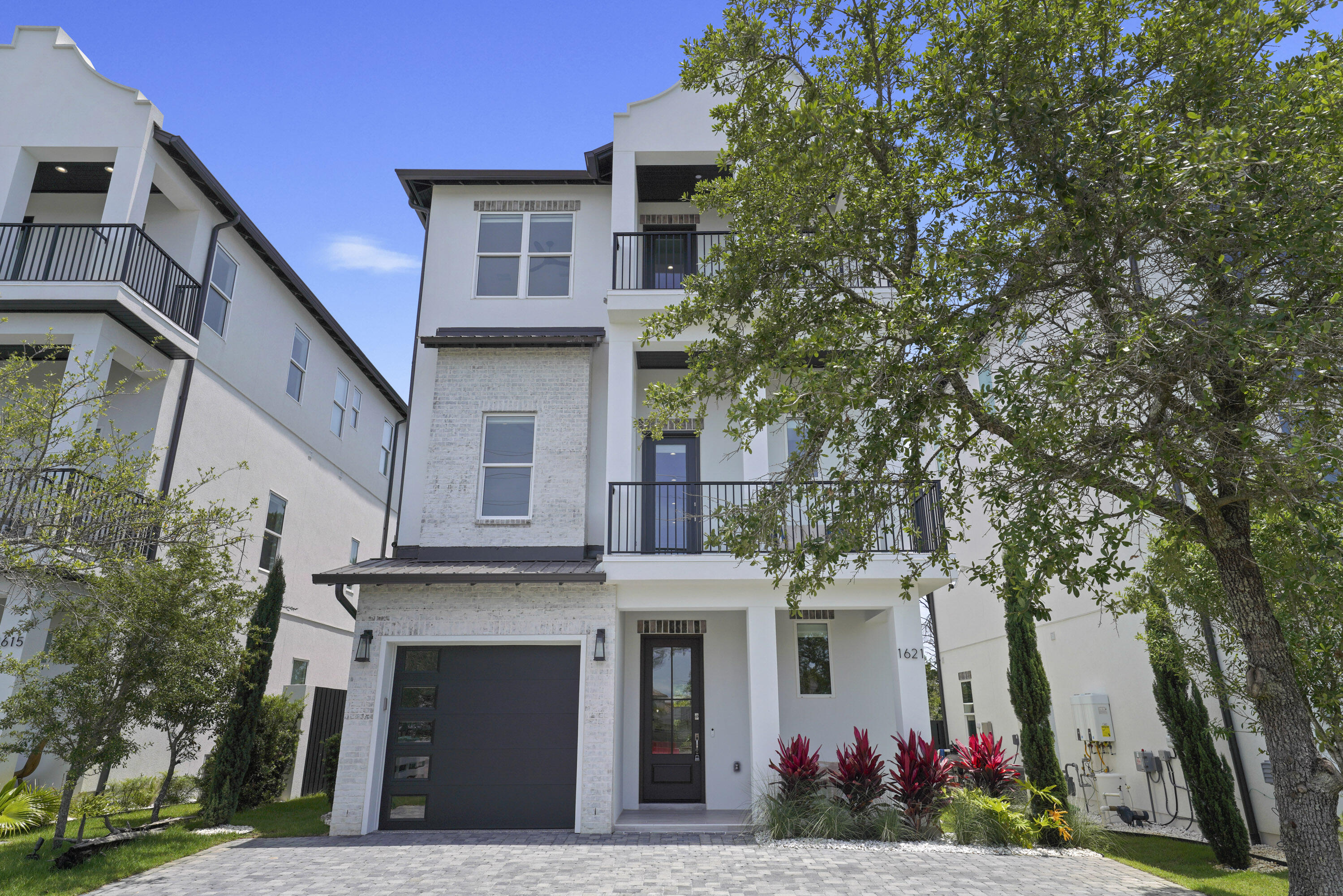 393 County hwy - Residential