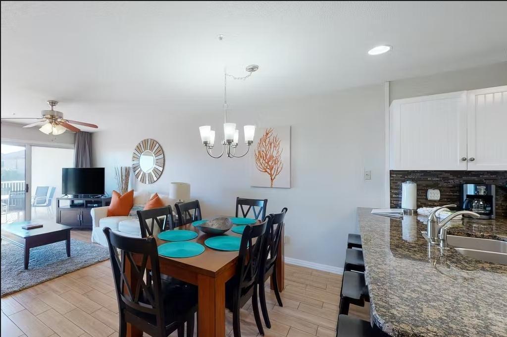 MARAVILLA CONDO 3 - Residential