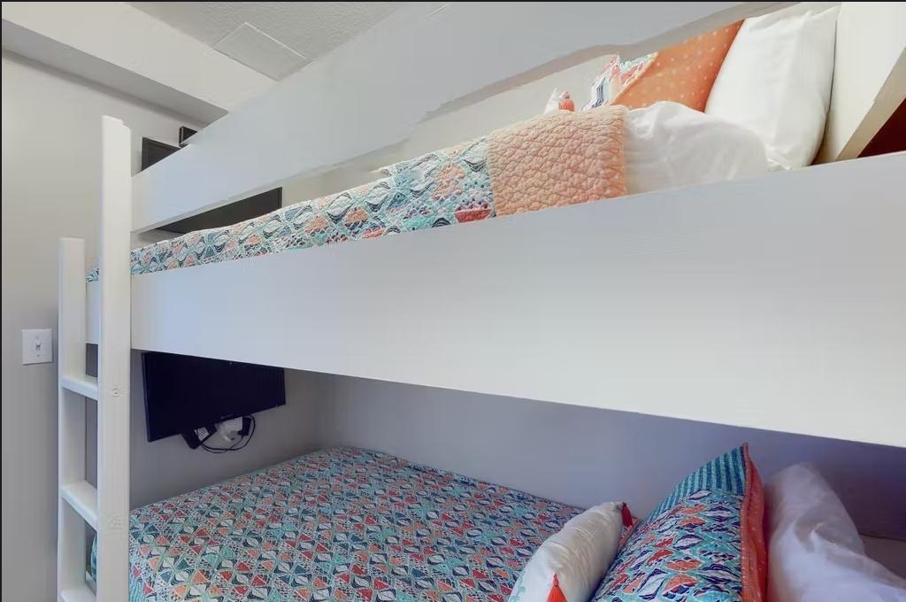 MARAVILLA CONDO 3 - Residential