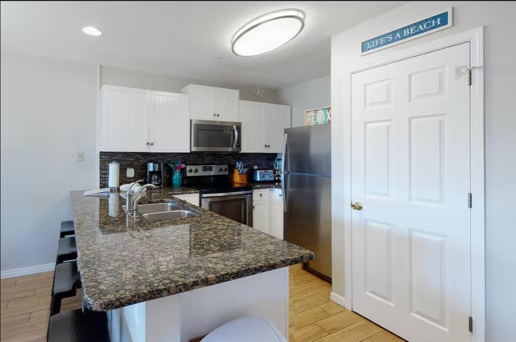 MARAVILLA CONDO 3 - Residential