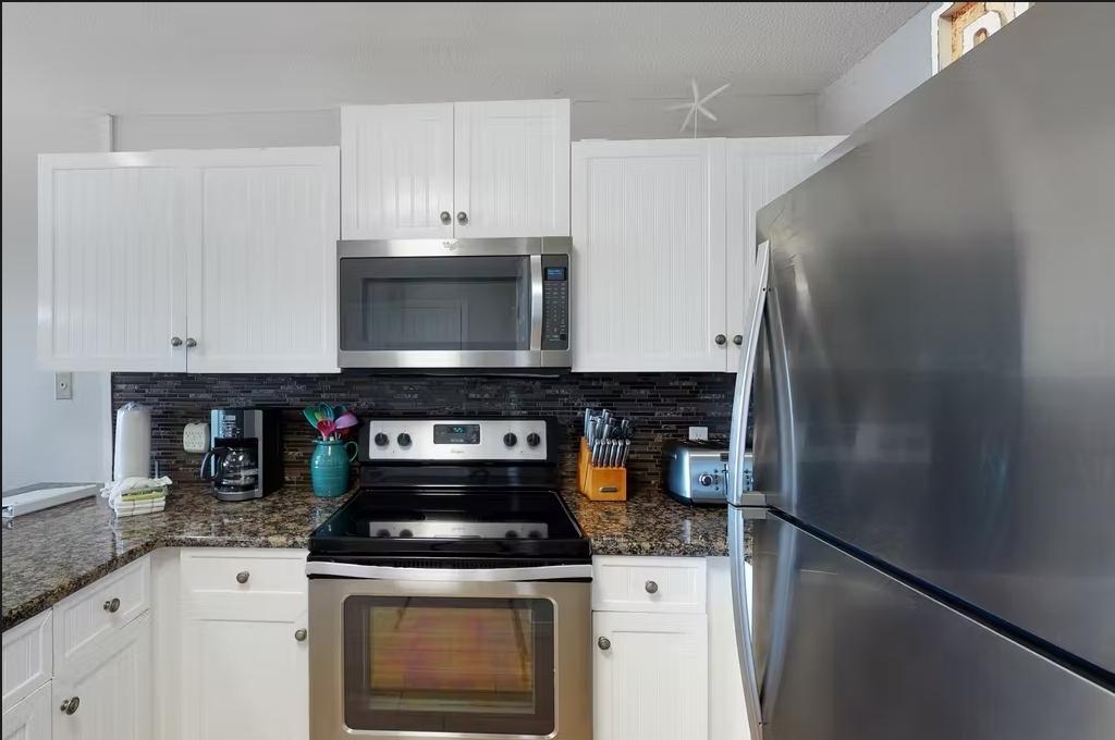 MARAVILLA CONDO 3 - Residential