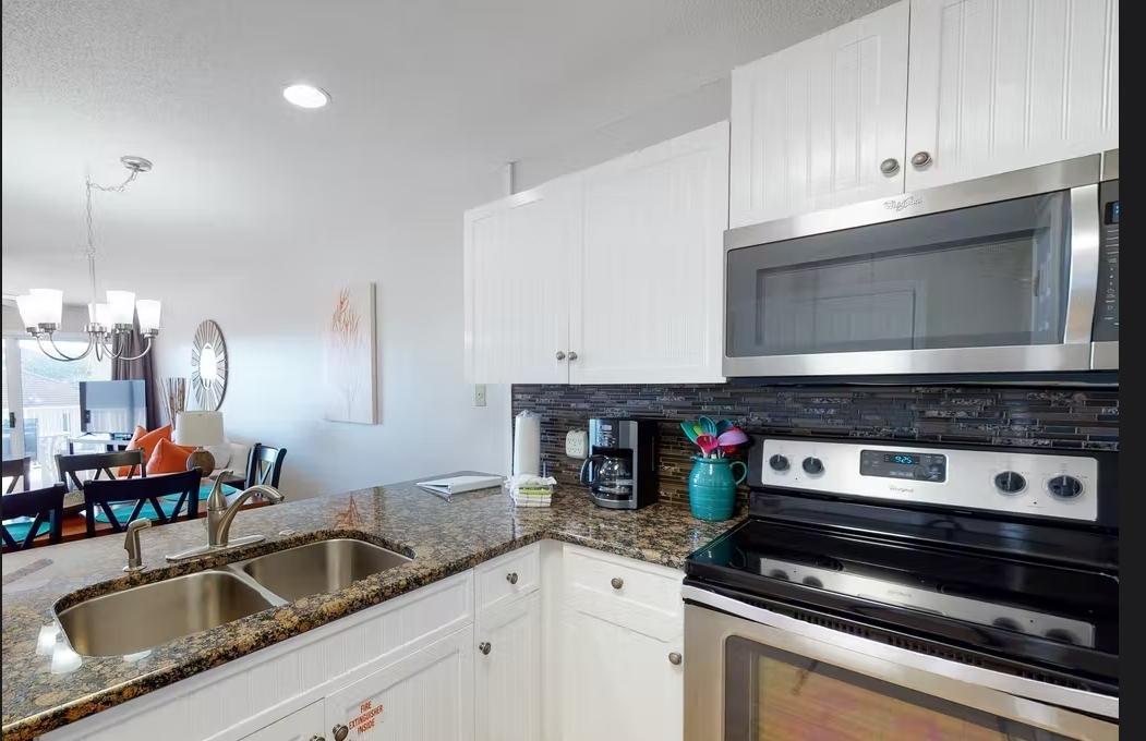 MARAVILLA CONDO 3 - Residential